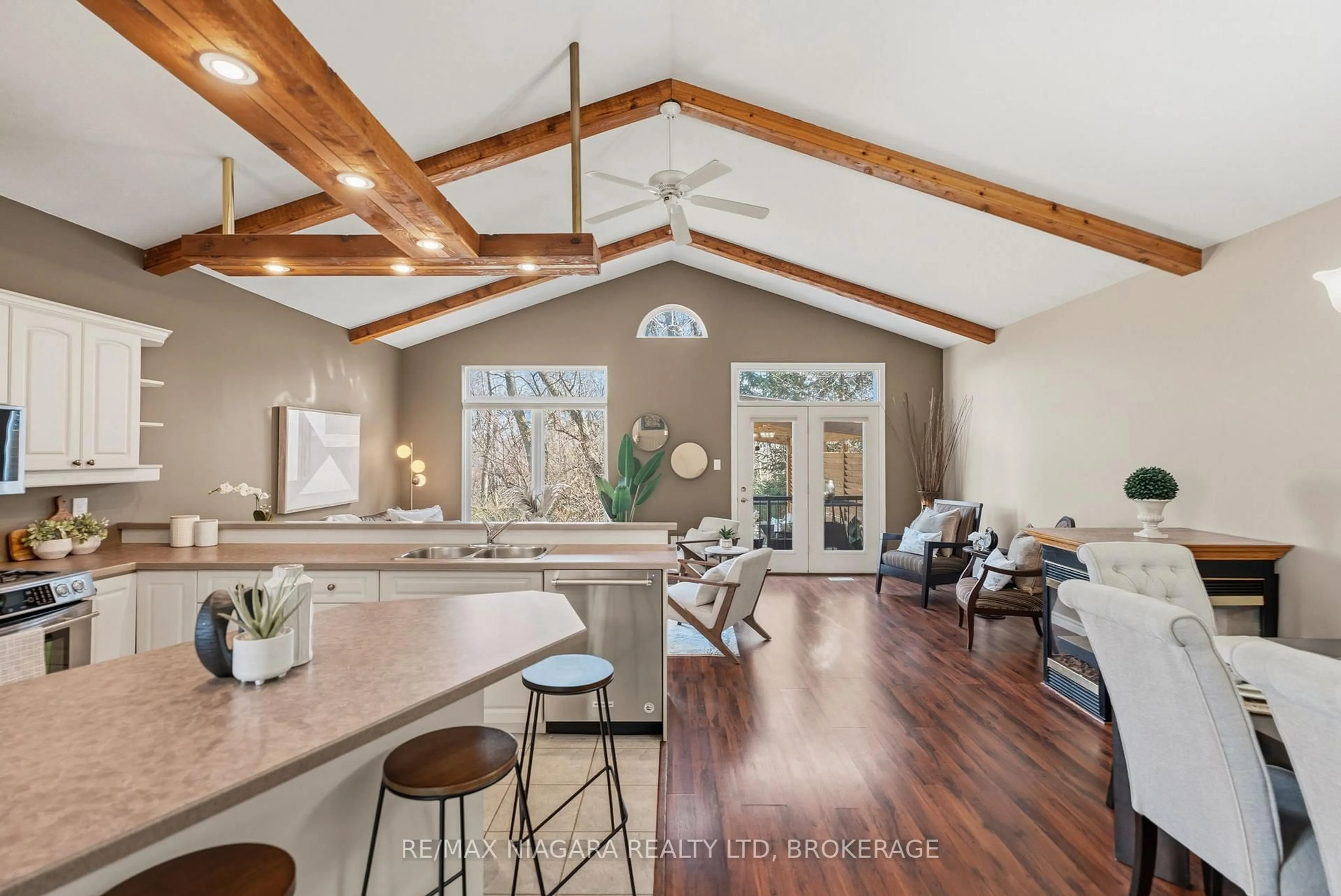 Open concept kitchen, unknown for 86 Newport St, St. Catharines Ontario L2M 1P7