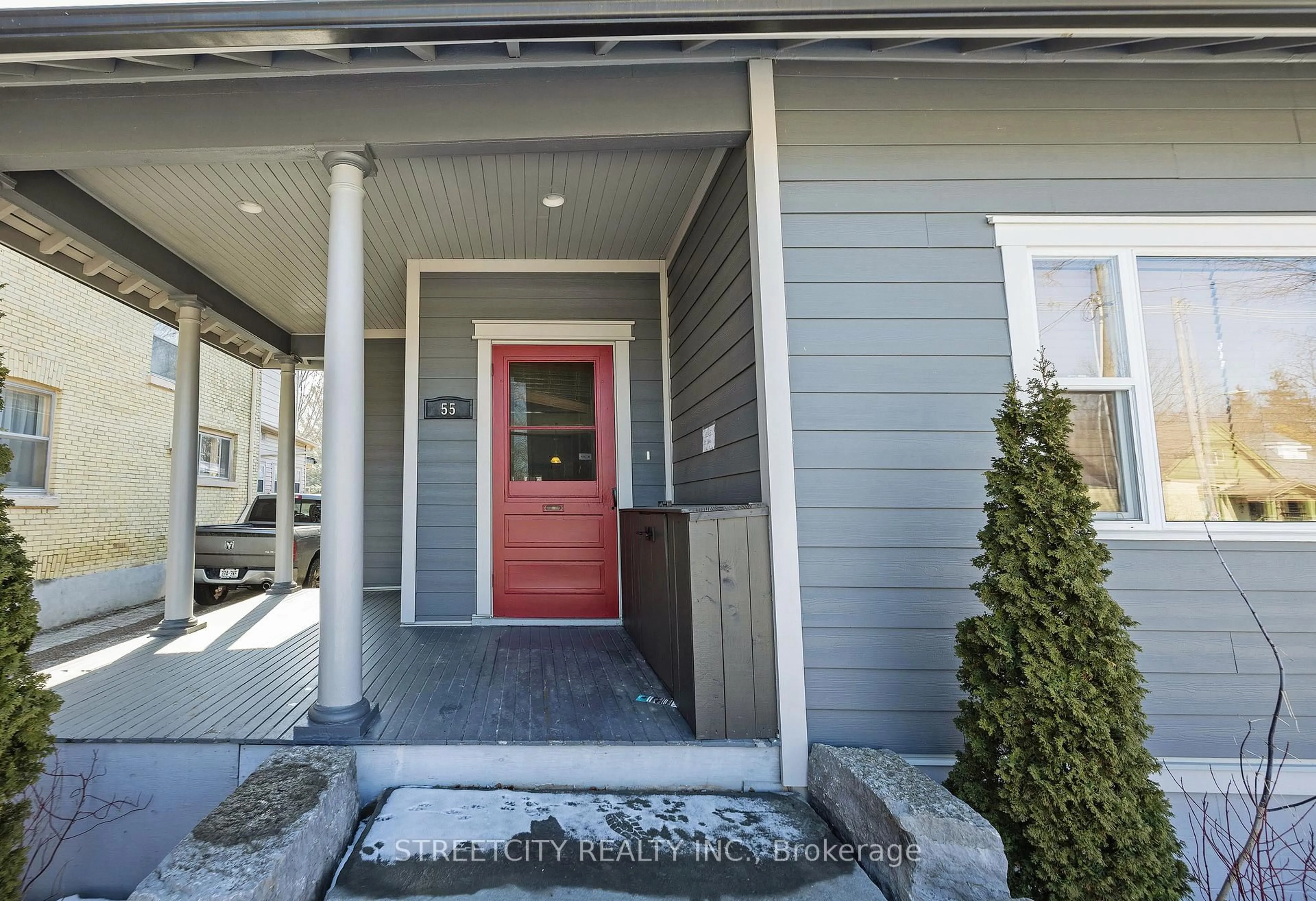 Indoor entryway for 55 Tecumseh Ave, London South Ontario N6C 1R5