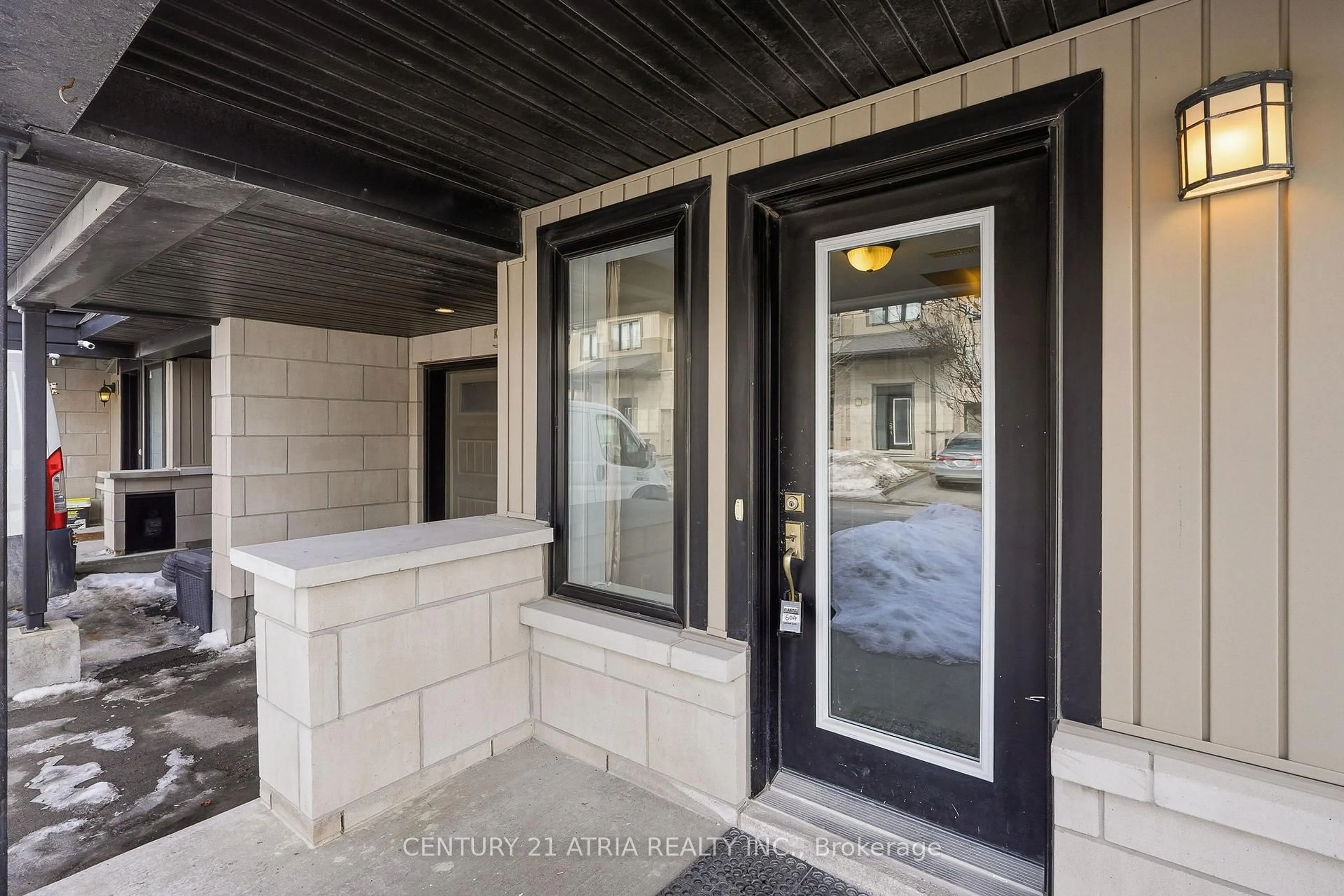 Indoor entryway for 502 Radiant Private, Ottawa Ontario K2M 0M9