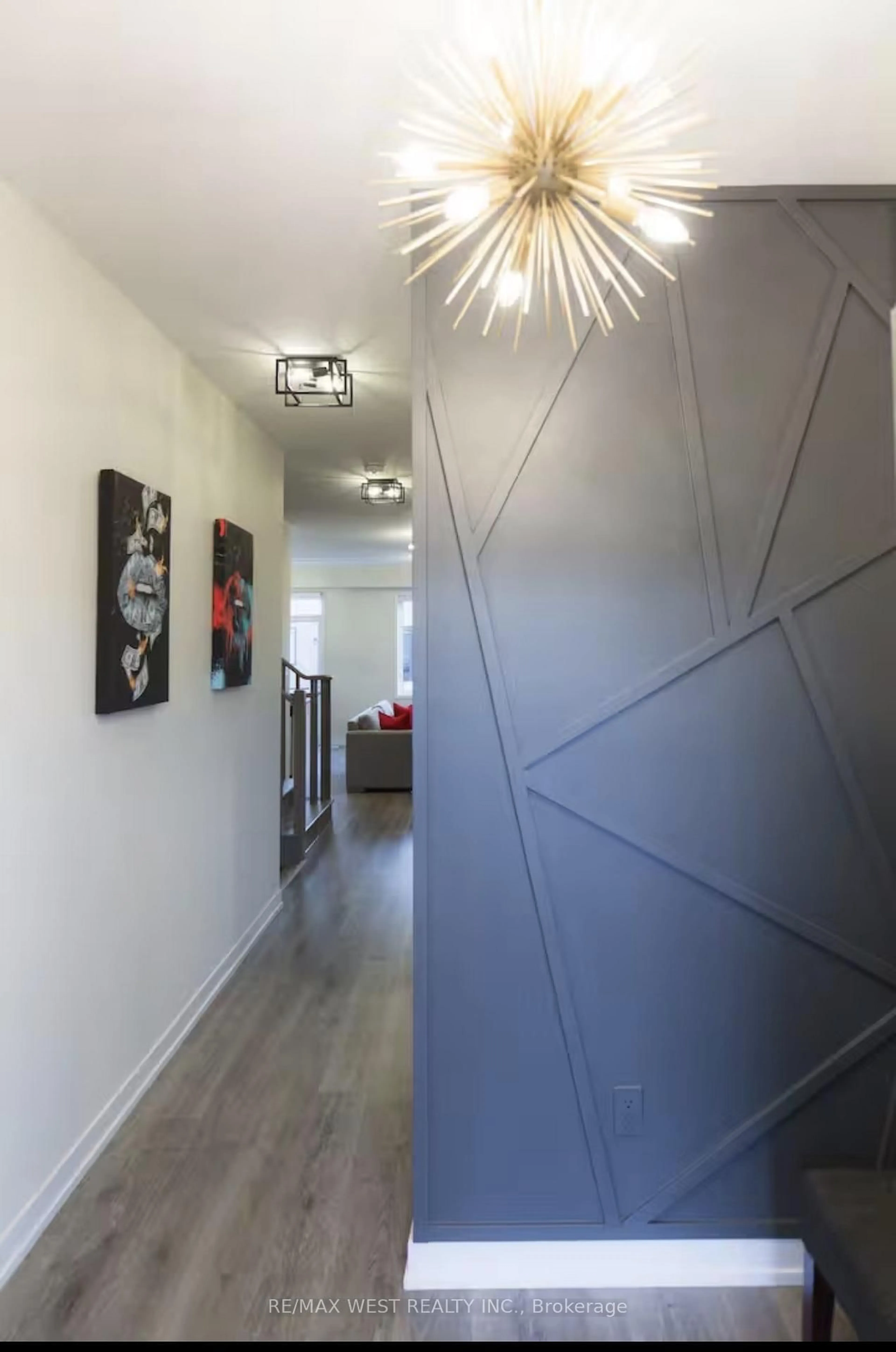 Indoor foyer for 7789 Kalar Rd #4, Niagara Falls Ontario L2H 3T8