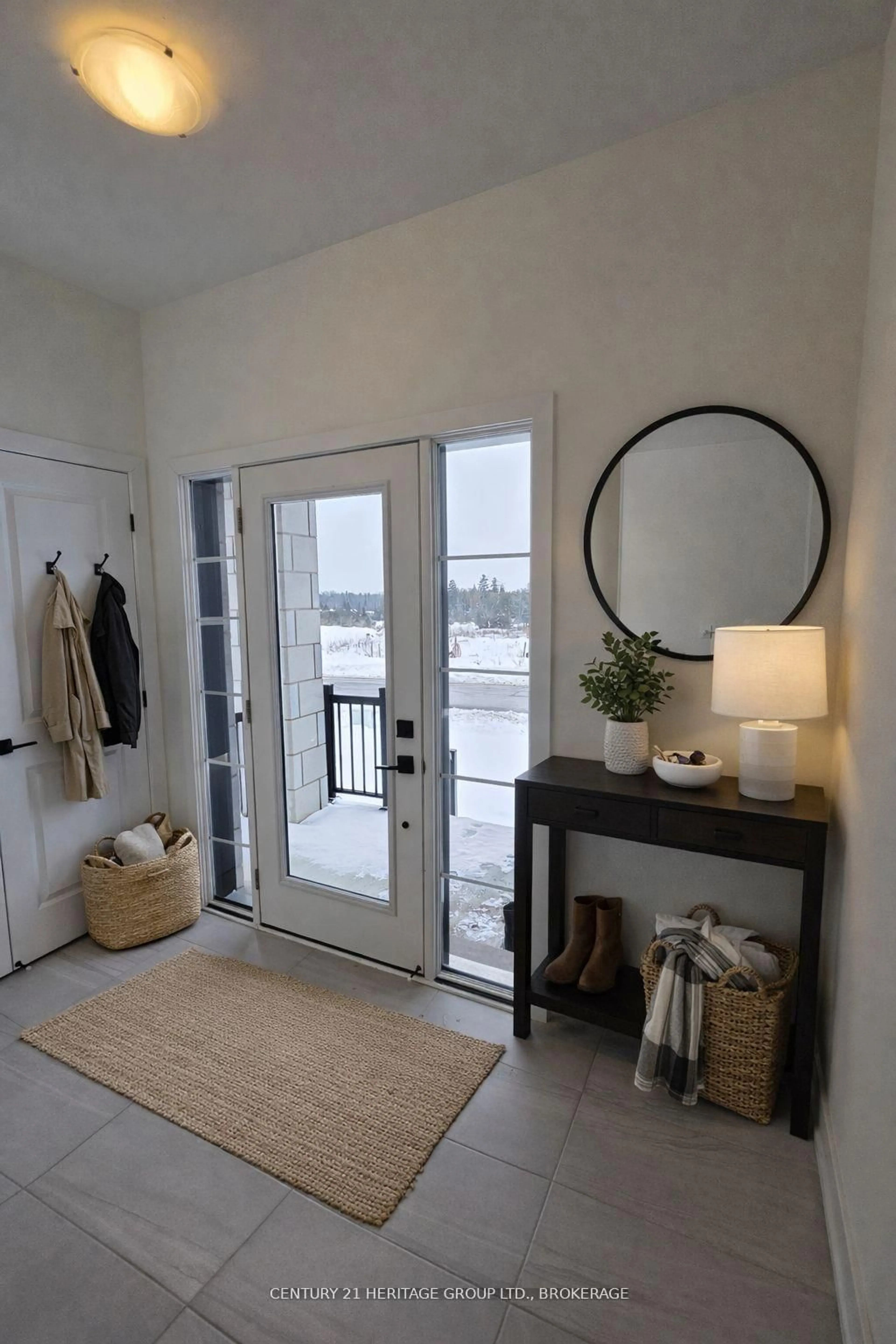 Indoor entryway for 66 Dusenbury Dr, Bissett Creek Ontario K0H 2H0
