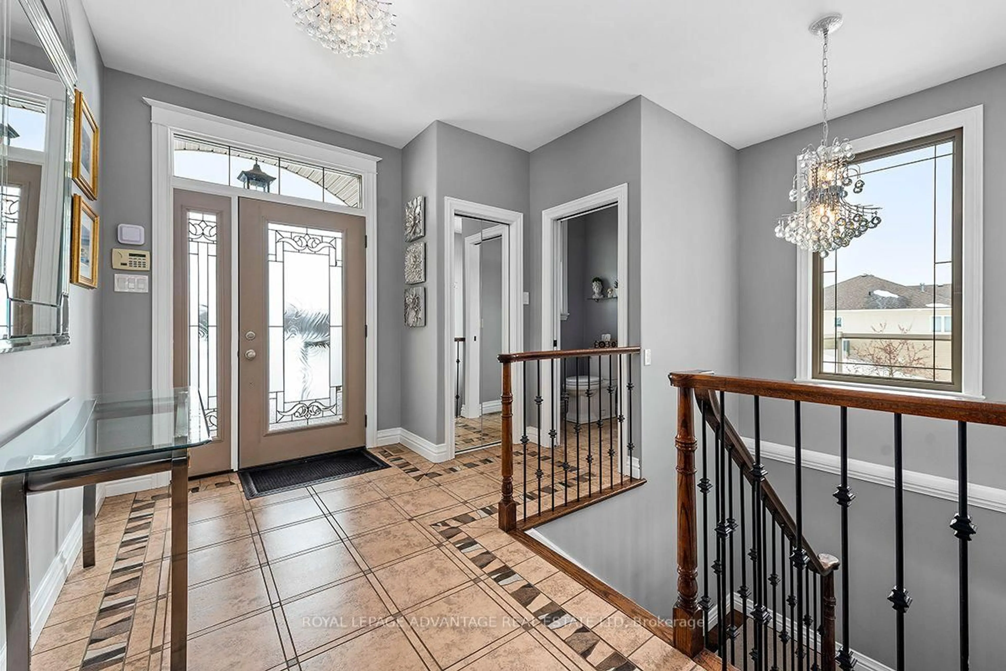 Indoor entryway for 263 Georgina St, Perth Ontario K7H 3C9