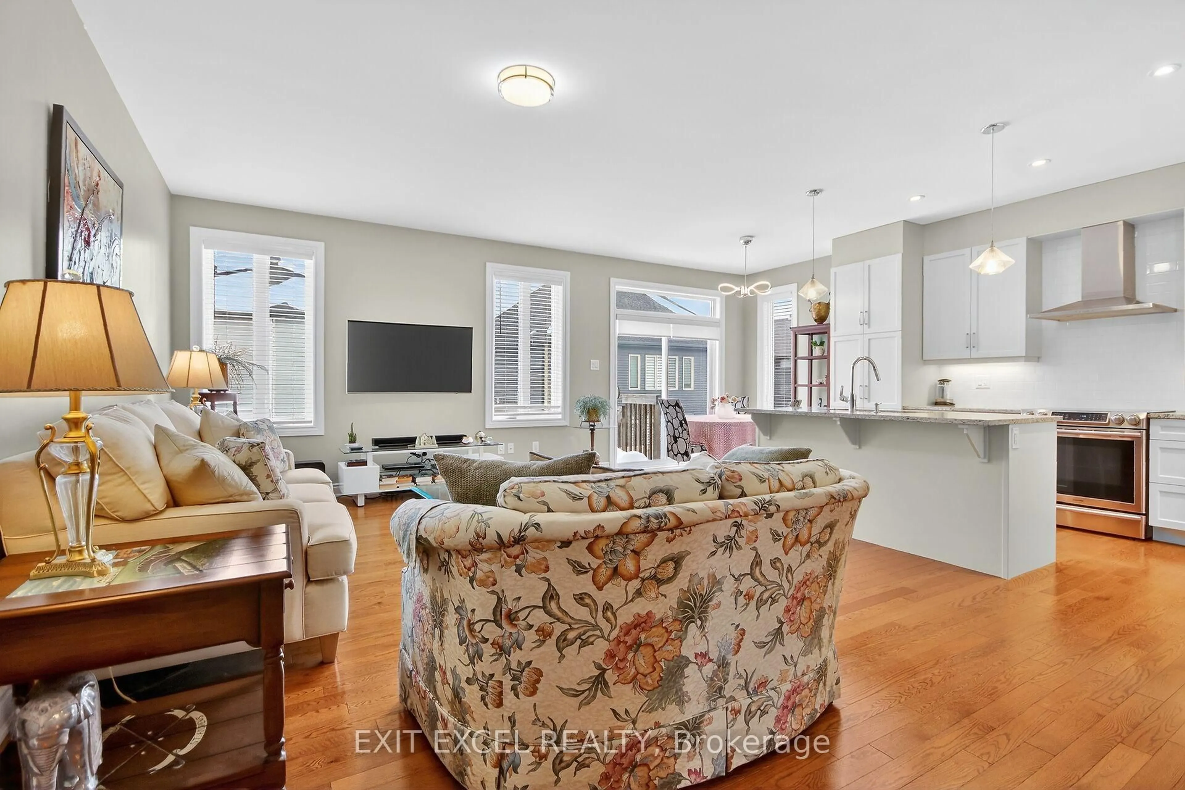 Open concept kitchen, unknown for 478 Fernside St, Ottawa Ontario K1T 3X1