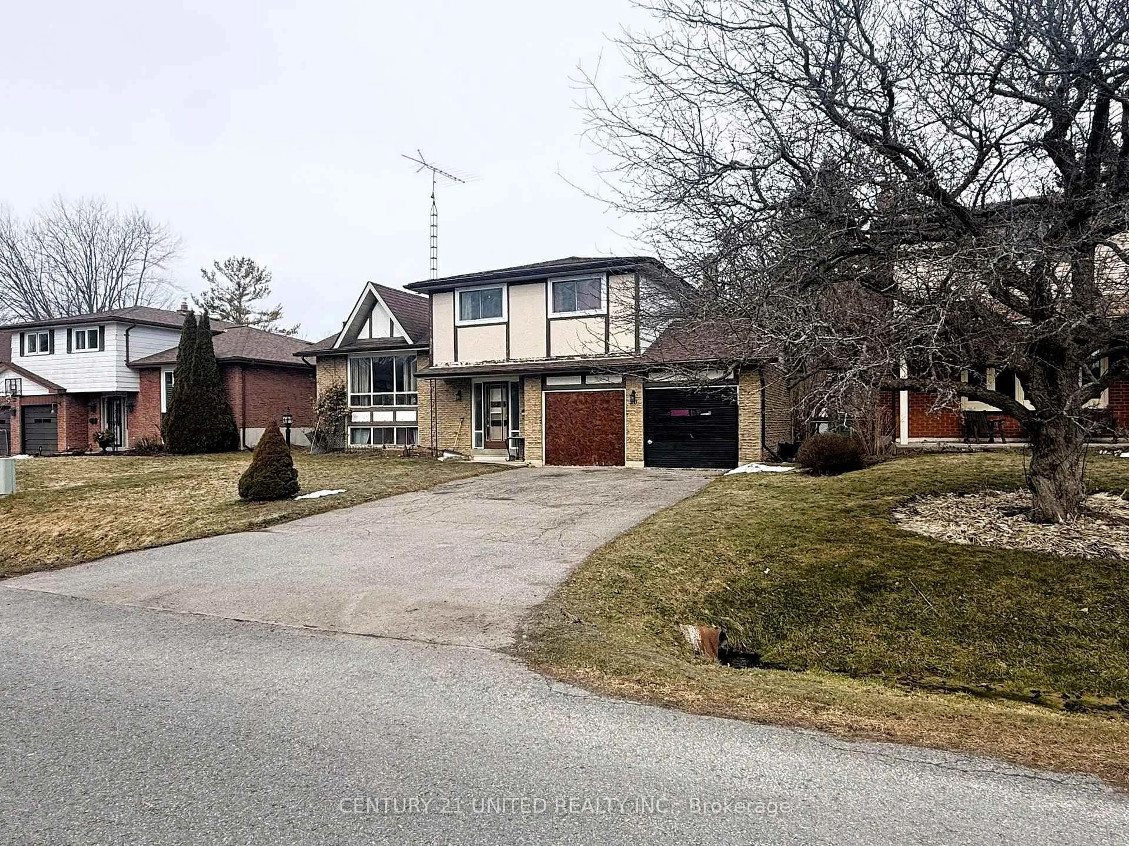 A pic from outside/outdoor area/front of a property/back of a property/a pic from drone, street for 20 Ravensdale Rd, Cobourg Ontario K9A 2B9
