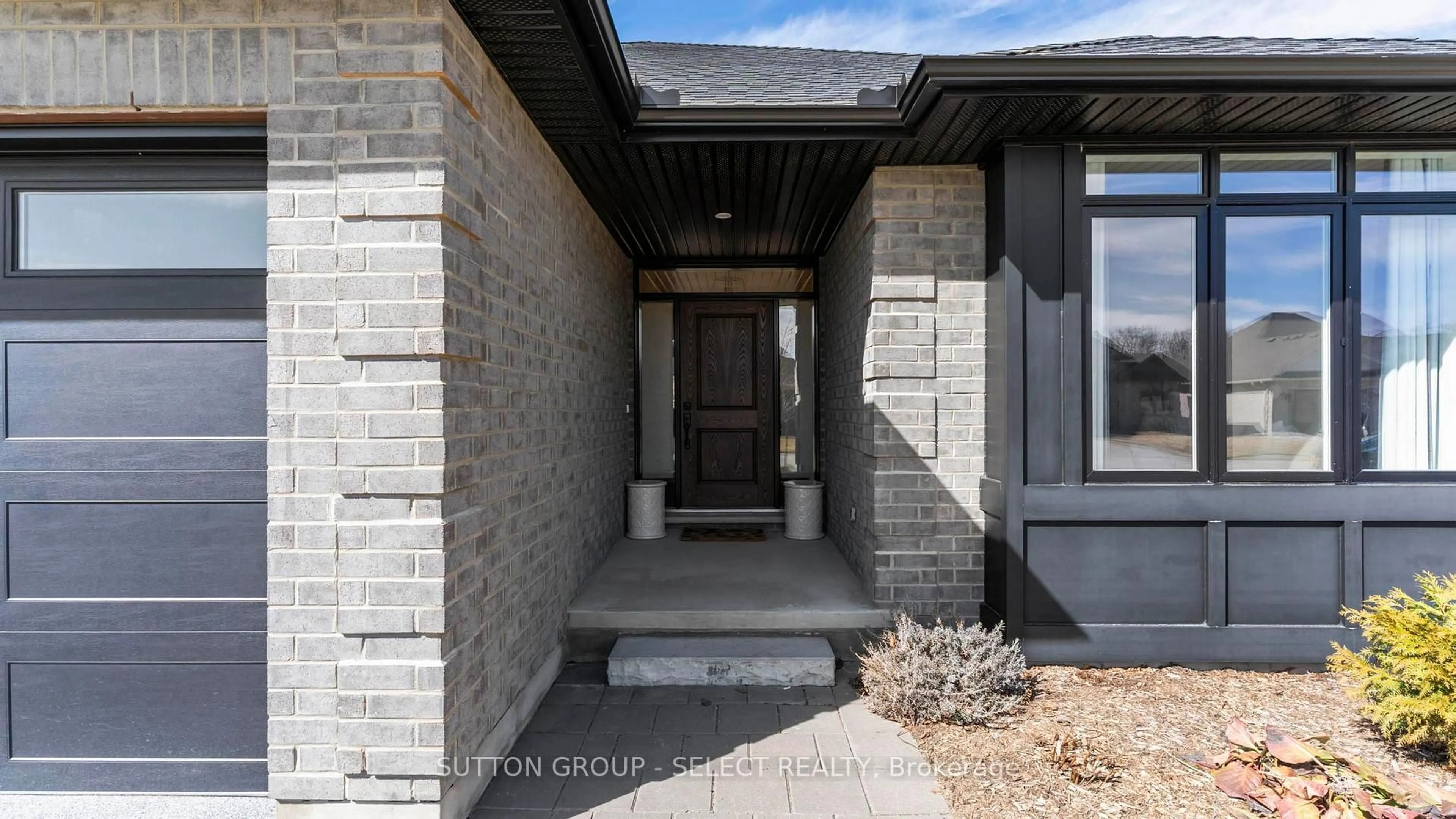 Home with brick exterior material, street for 2005 Lockwood Cres, Strathroy-Caradoc Ontario N0L 1W0