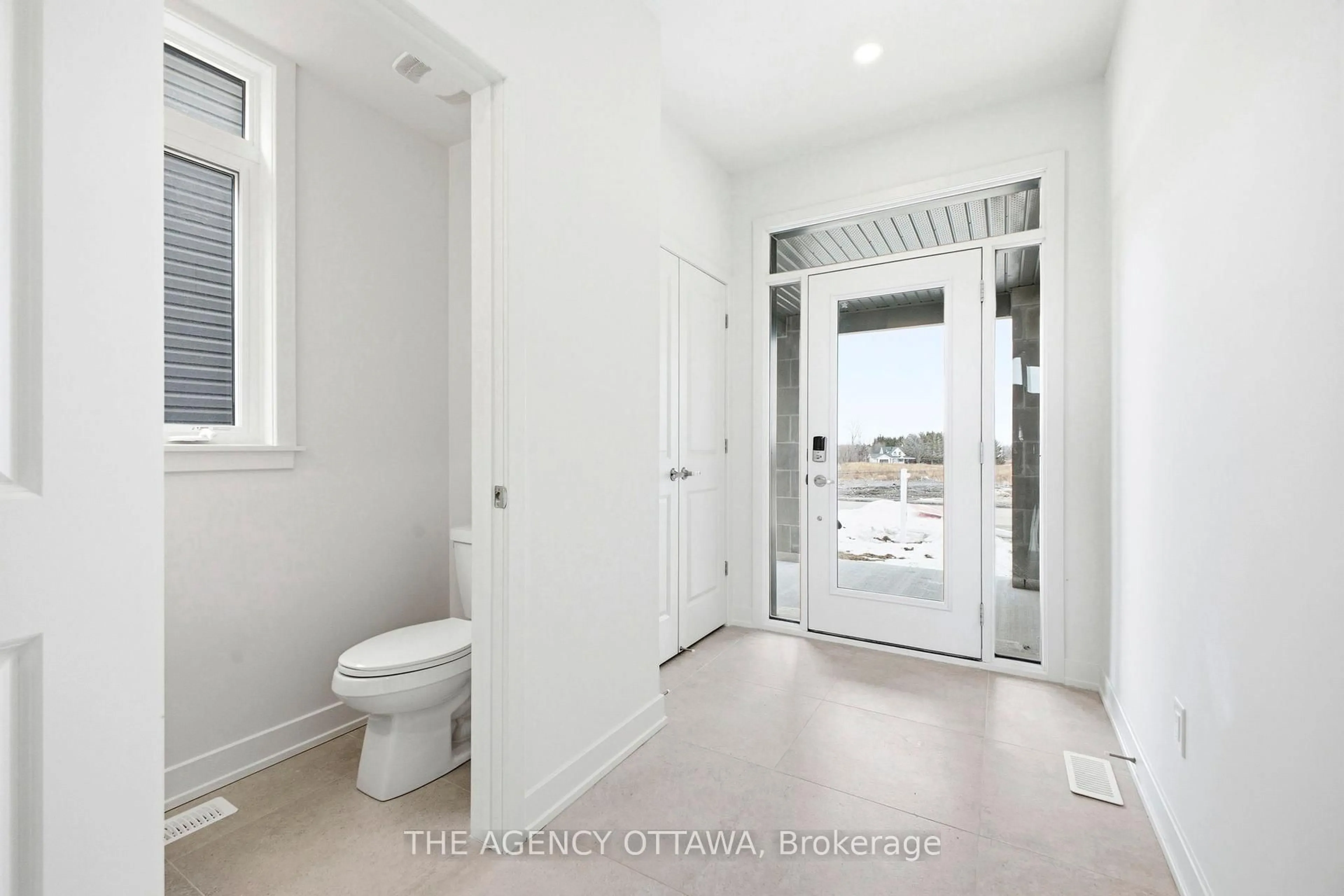Indoor entryway for 1132 SPOOR St, Ottawa Ontario K2K 1X7