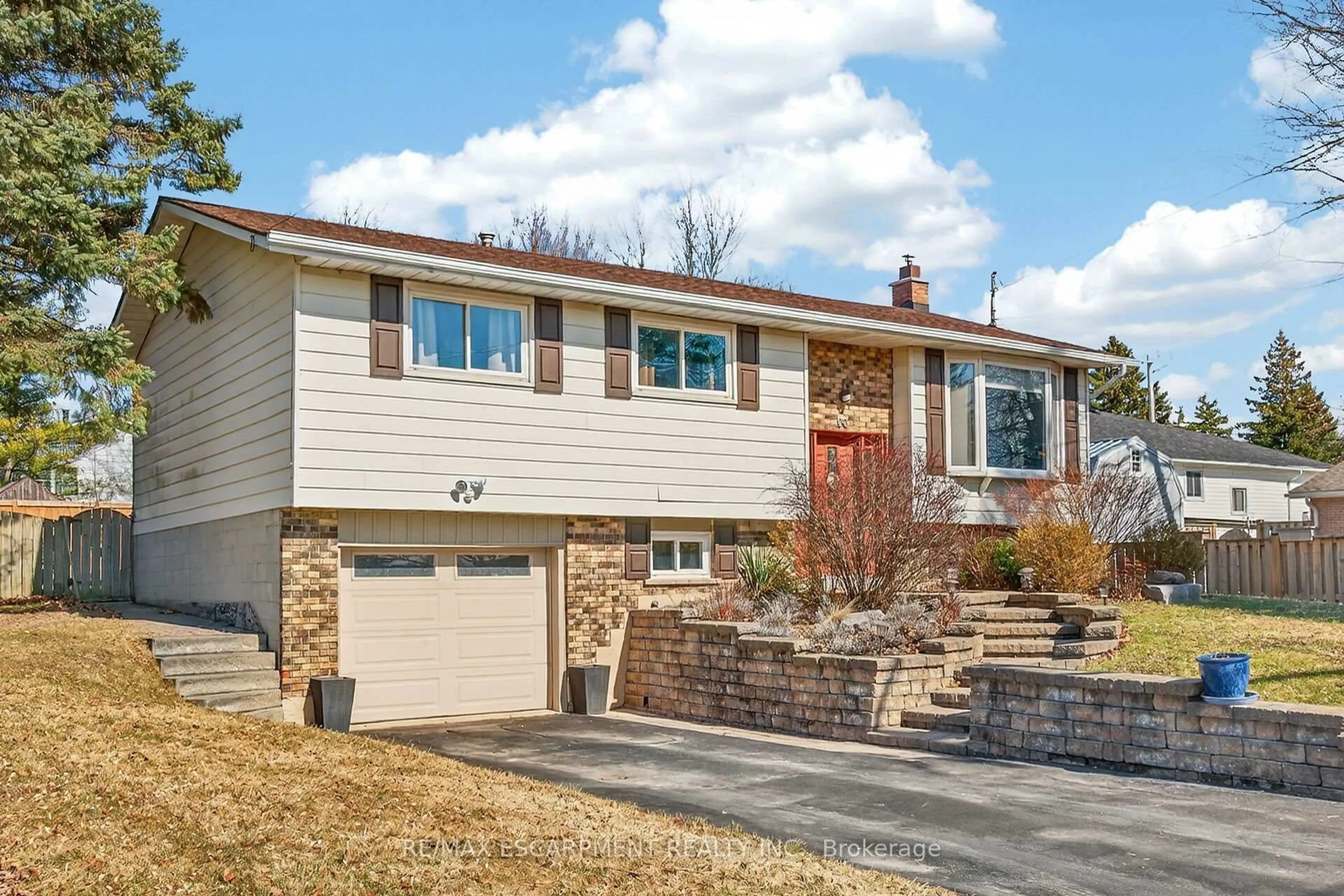 Home with brick exterior material, street for 96 Dundee Dr, Haldimand Ontario N3W 1J8