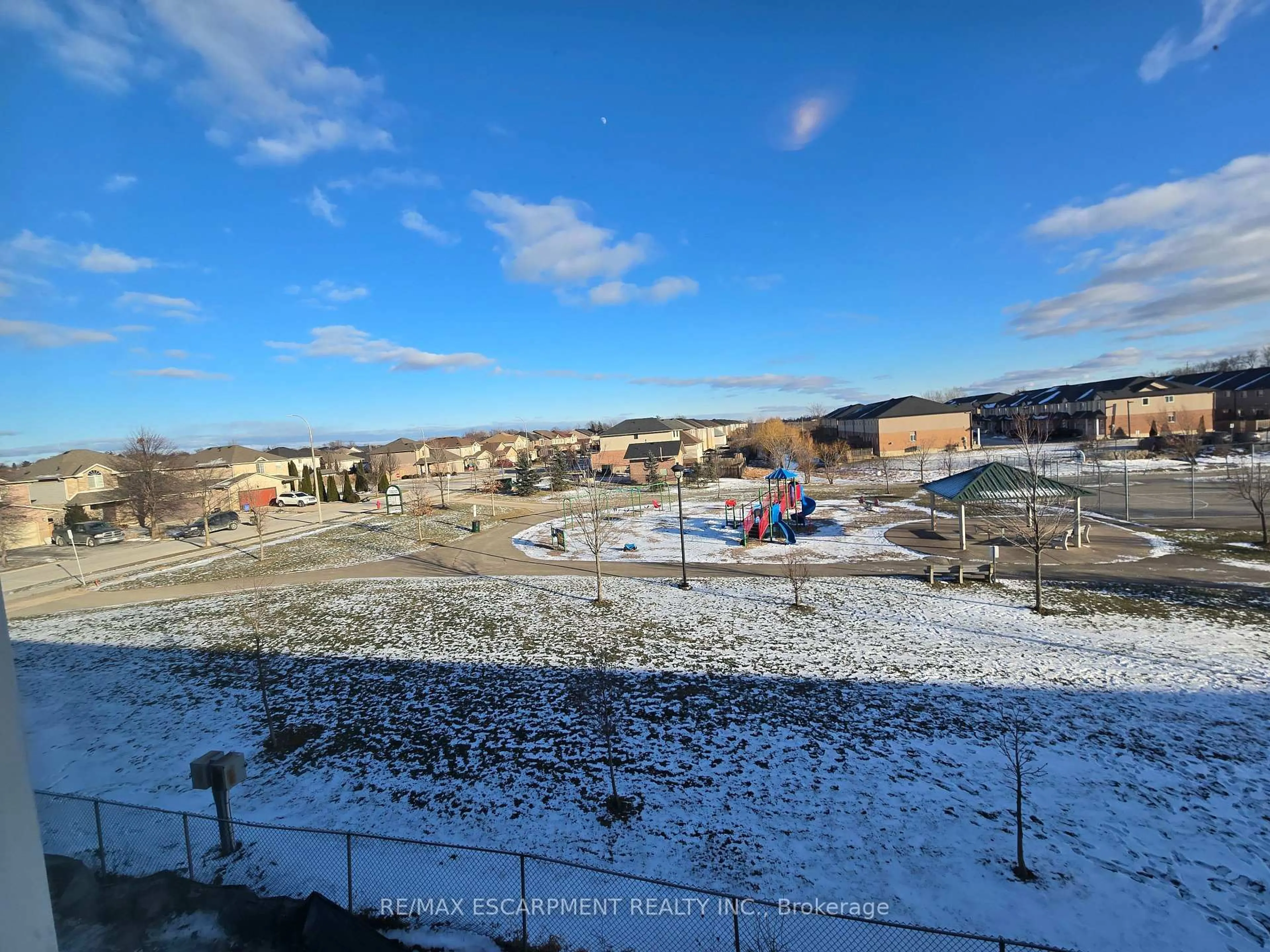 A pic from outside/outdoor area/front of a property/back of a property/a pic from drone, mountain view for 205 Thames Way #5, Hamilton Ontario L0R 1W0