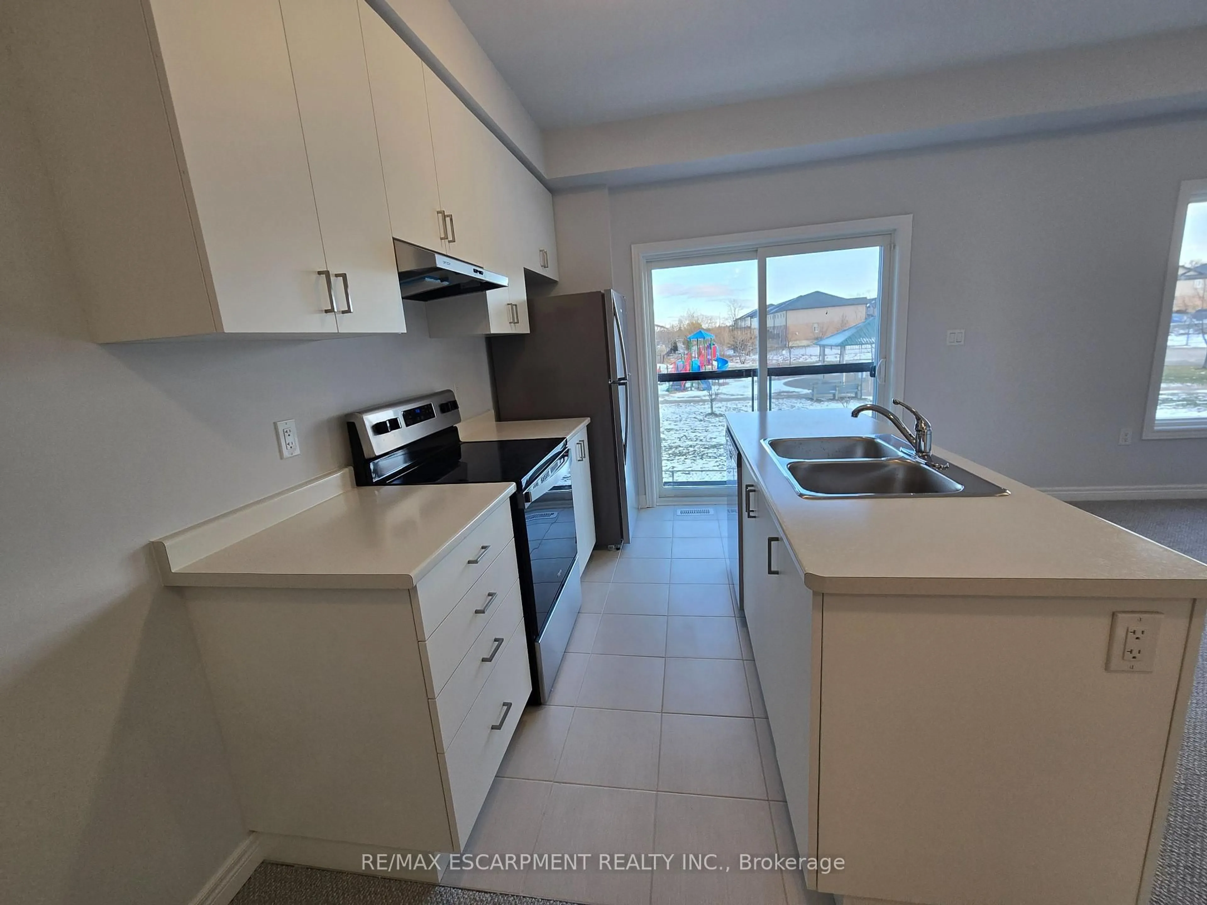 Standard kitchen, unknown for 205 Thames Way #5, Hamilton Ontario L0R 1W0