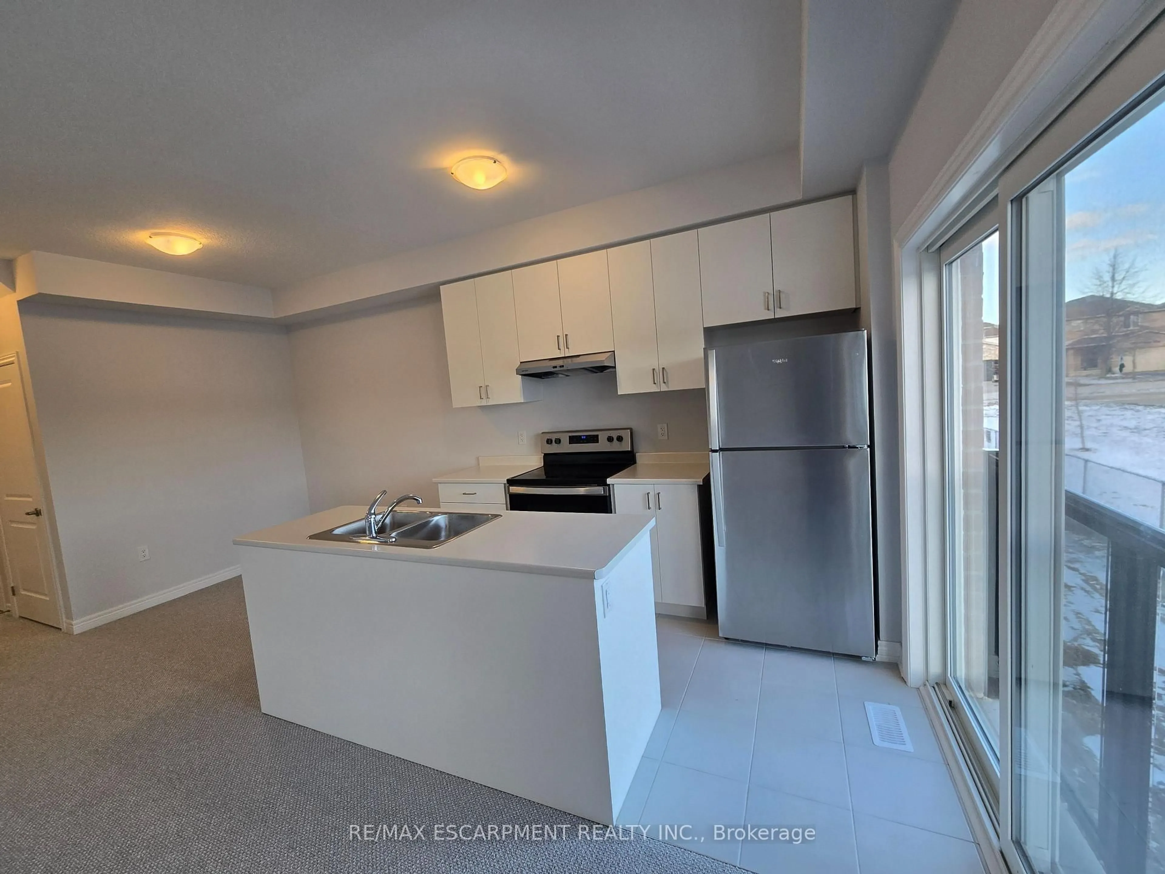 Standard kitchen, unknown for 205 Thames Way #5, Hamilton Ontario L0R 1W0