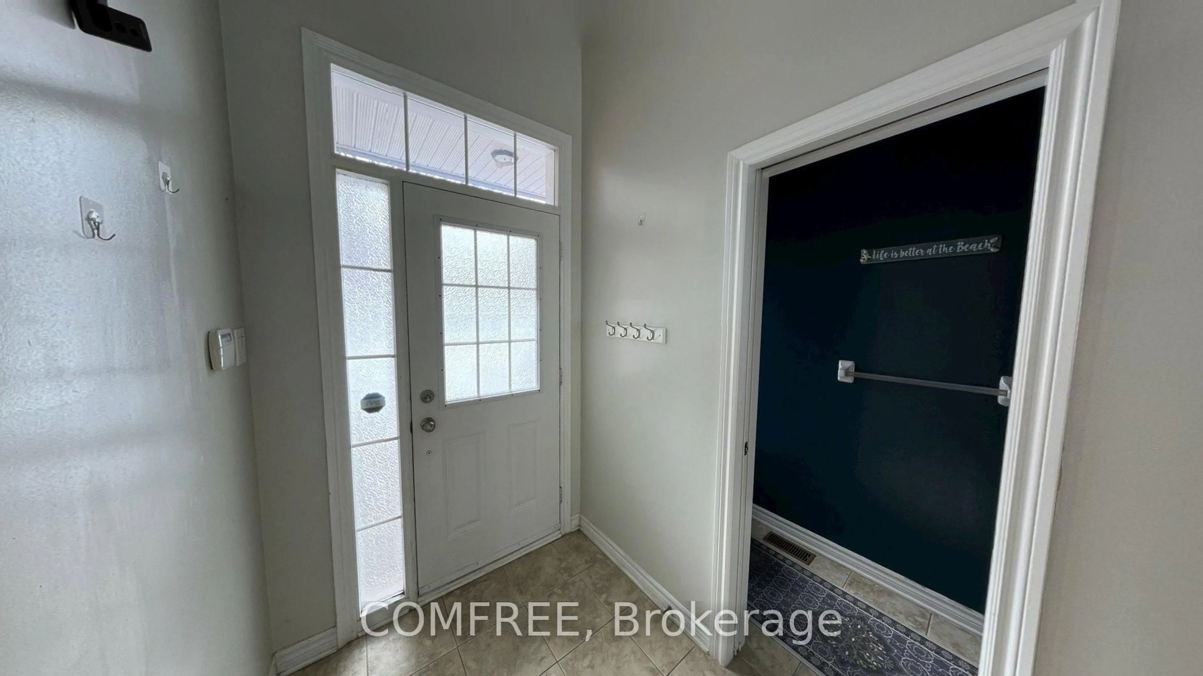 Indoor entryway for 294 Waymark Cres, Ottawa Ontario K2M 0A5