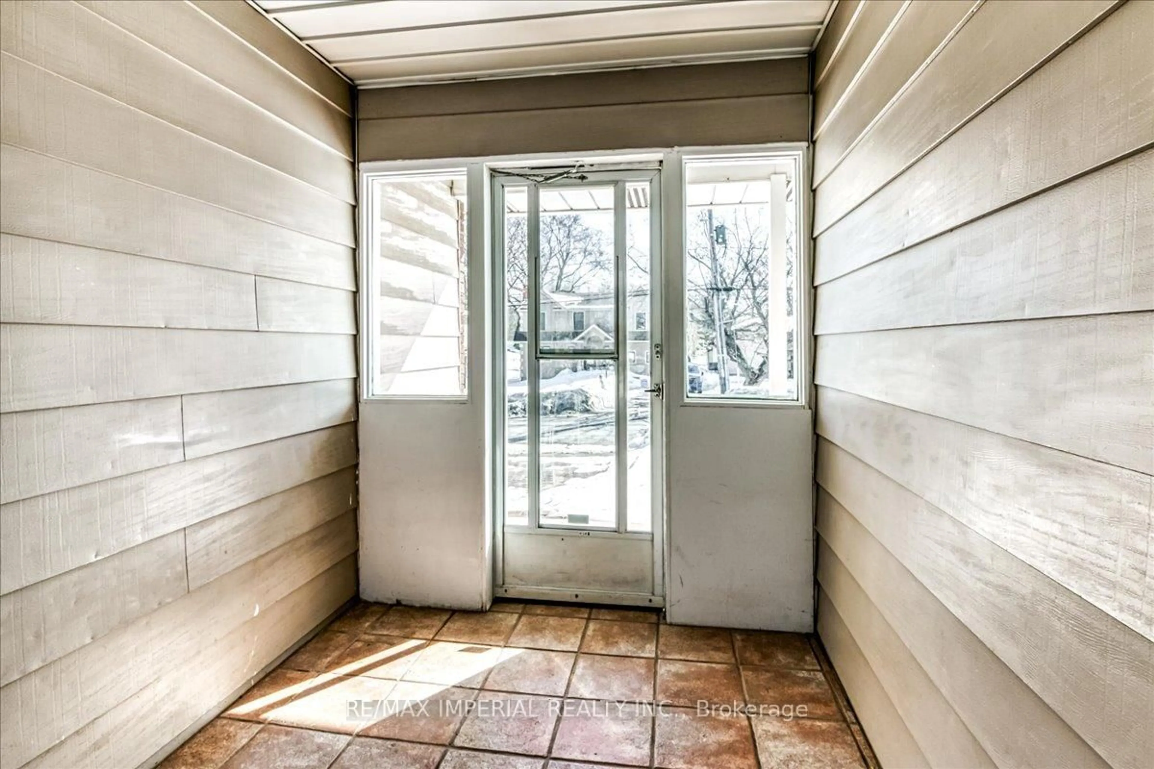 Indoor entryway for 150 Walford Rd, Sudbury Remote Area Ontario P3E 2G9