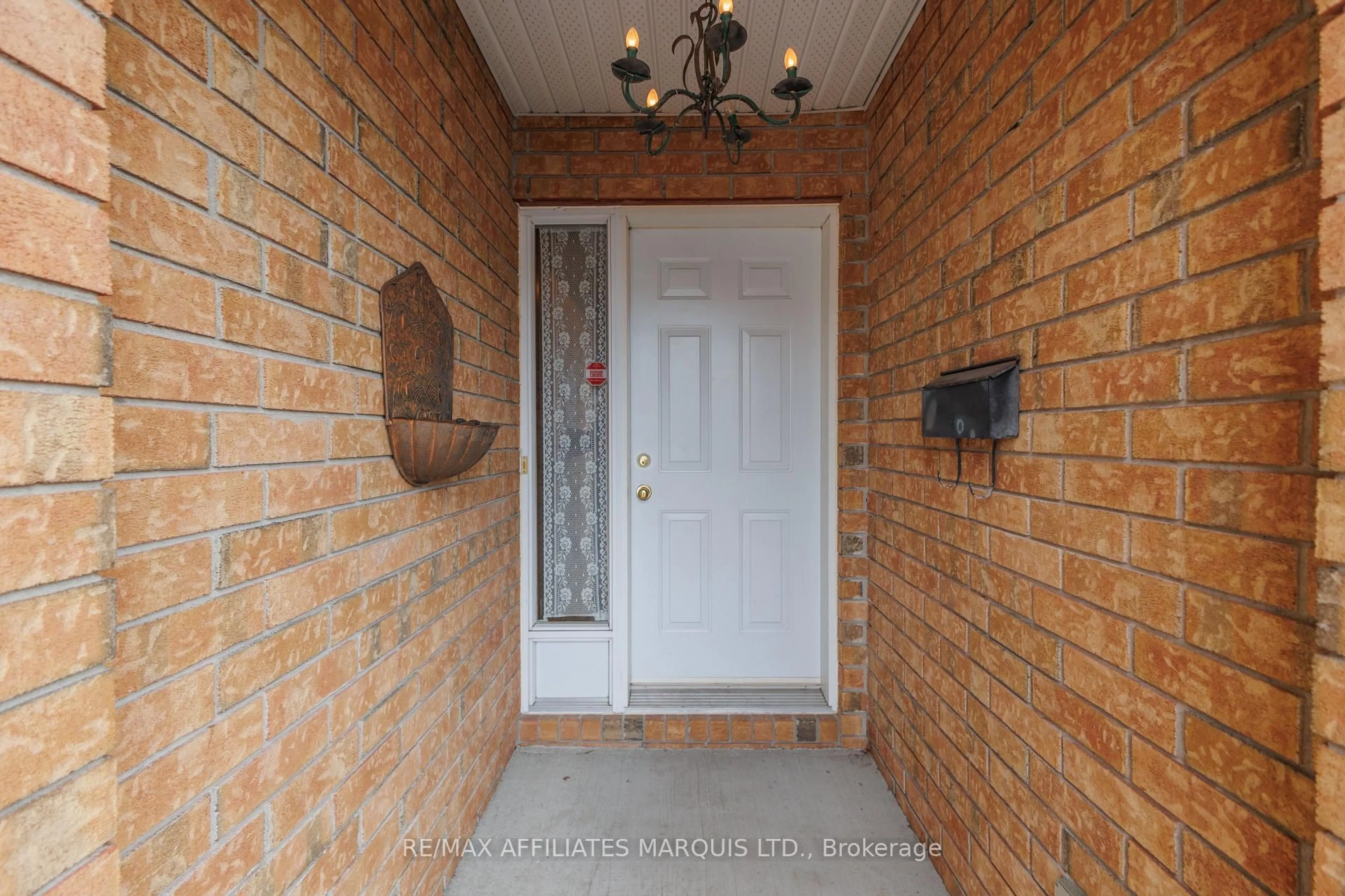 Indoor entryway for 264 Ivan Cres, Cornwall Ontario K6H 7G6
