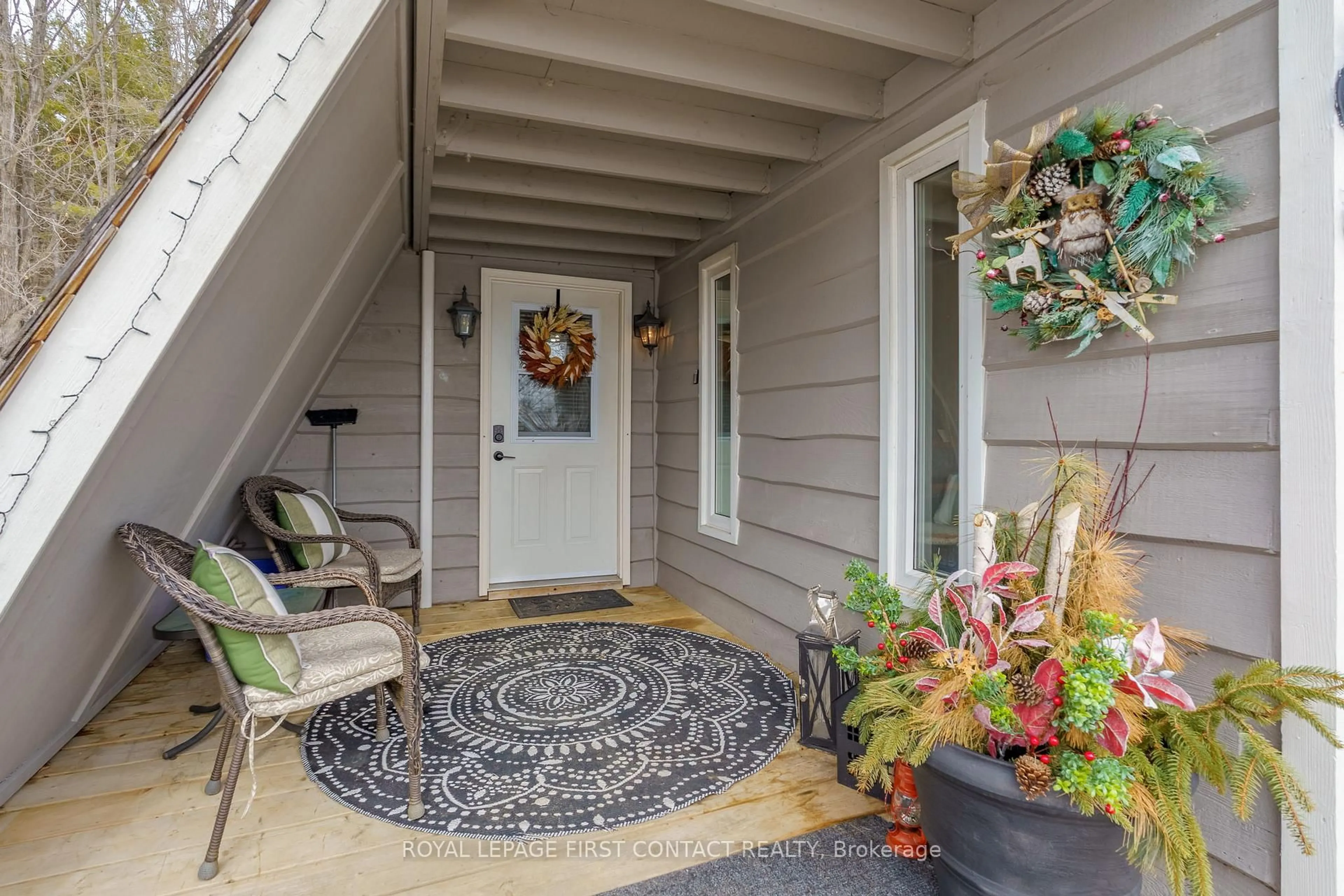 Indoor entryway for 1073 Cedar Beach Rd, Bracebridge Ontario P1L 1W8