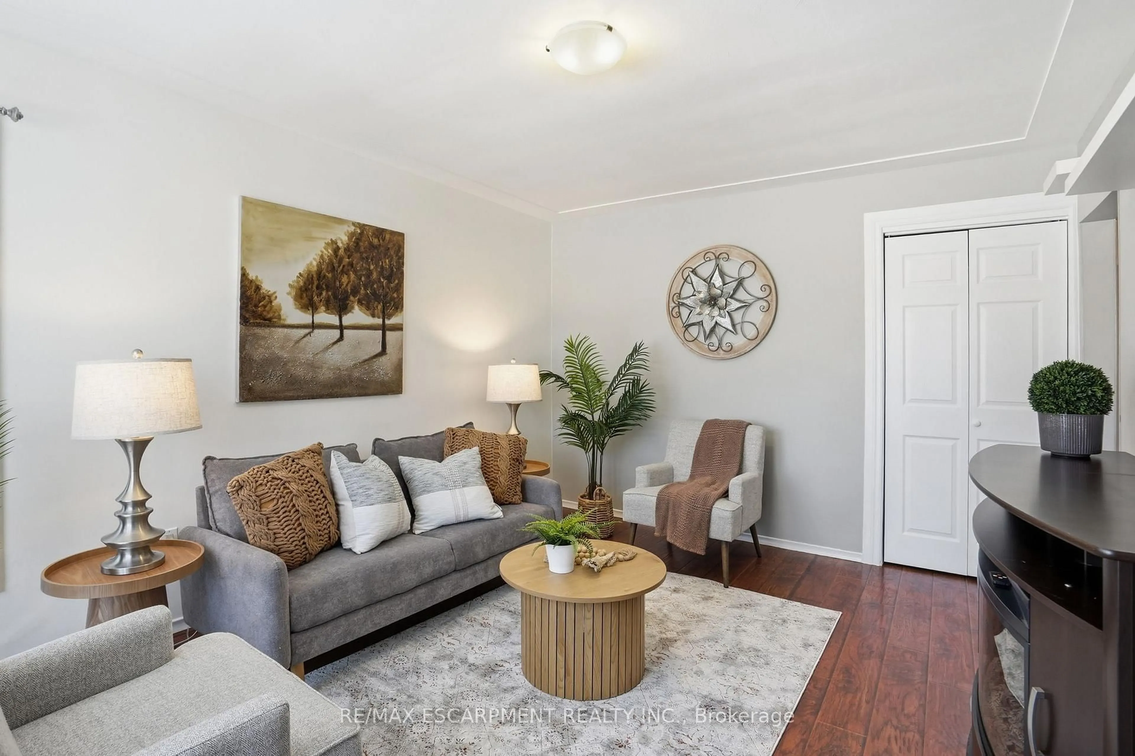 Living room with furniture, wood/laminate floor for 11 ALISON Ave, Waterloo Ontario N1R 1M8