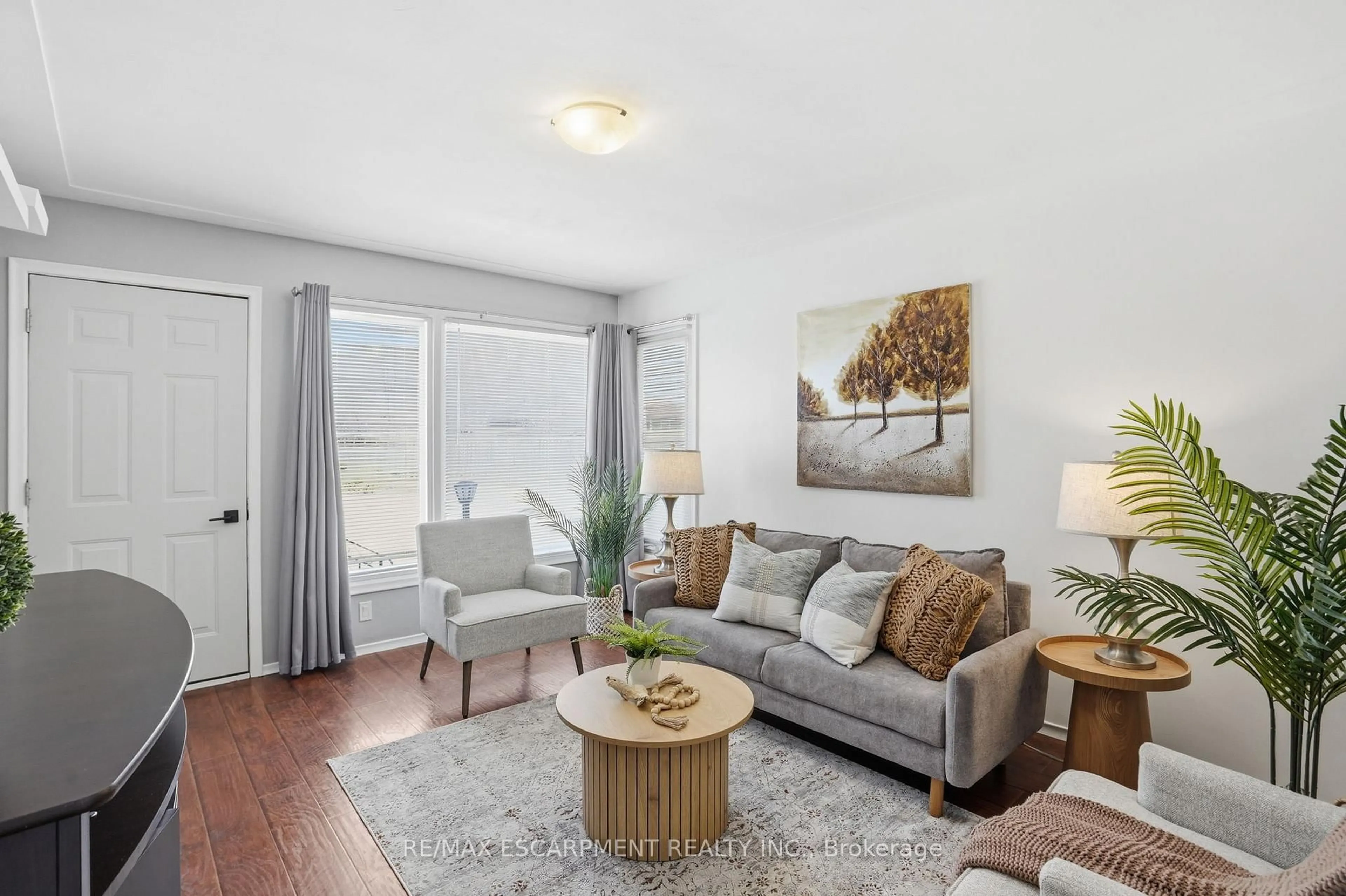 Living room with furniture, wood/laminate floor for 11 ALISON Ave, Waterloo Ontario N1R 1M8