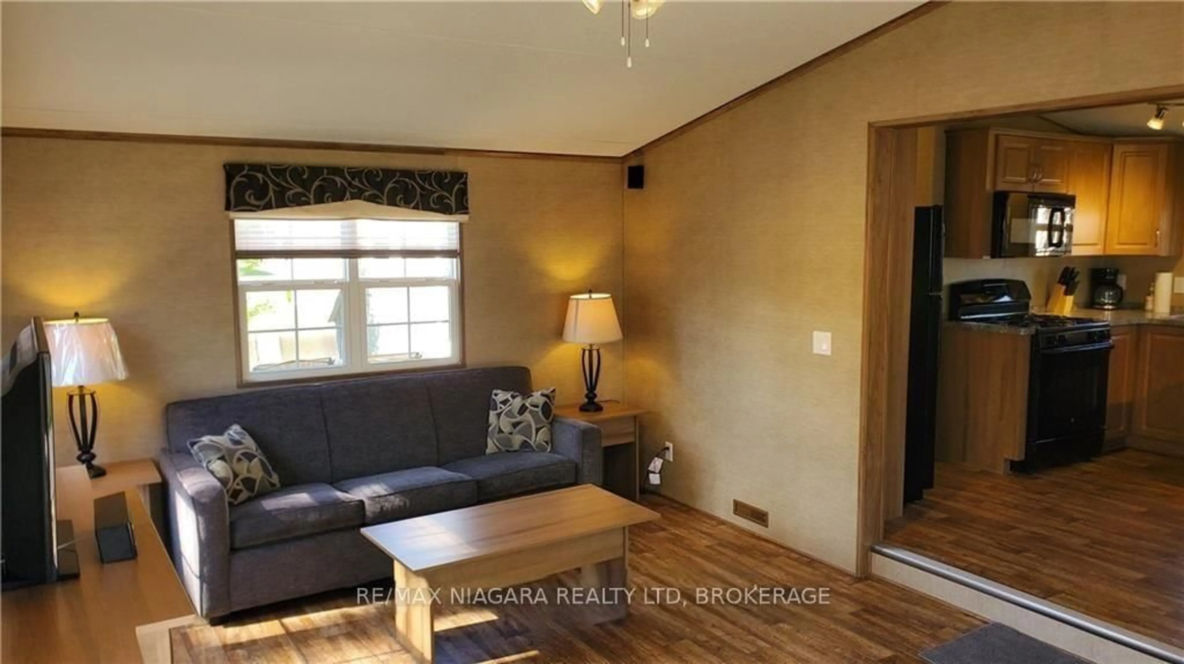 Living room with furniture, wood/laminate floor for 1501 Line 8 Rd #357, Niagara-on-the-Lake Ontario L0S 1J0