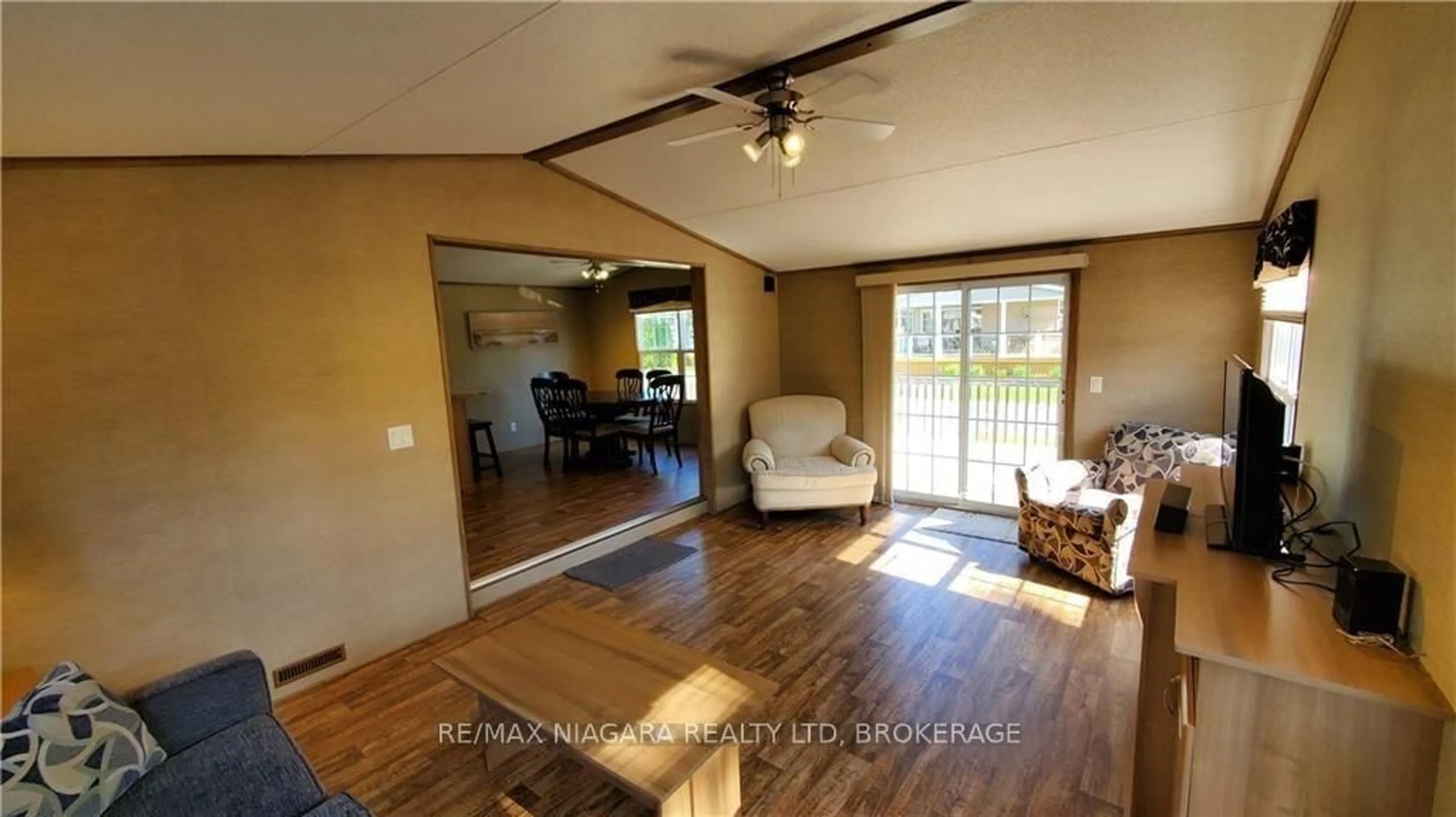 Living room with furniture, wood/laminate floor for 1501 Line 8 Rd #357, Niagara-on-the-Lake Ontario L0S 1J0