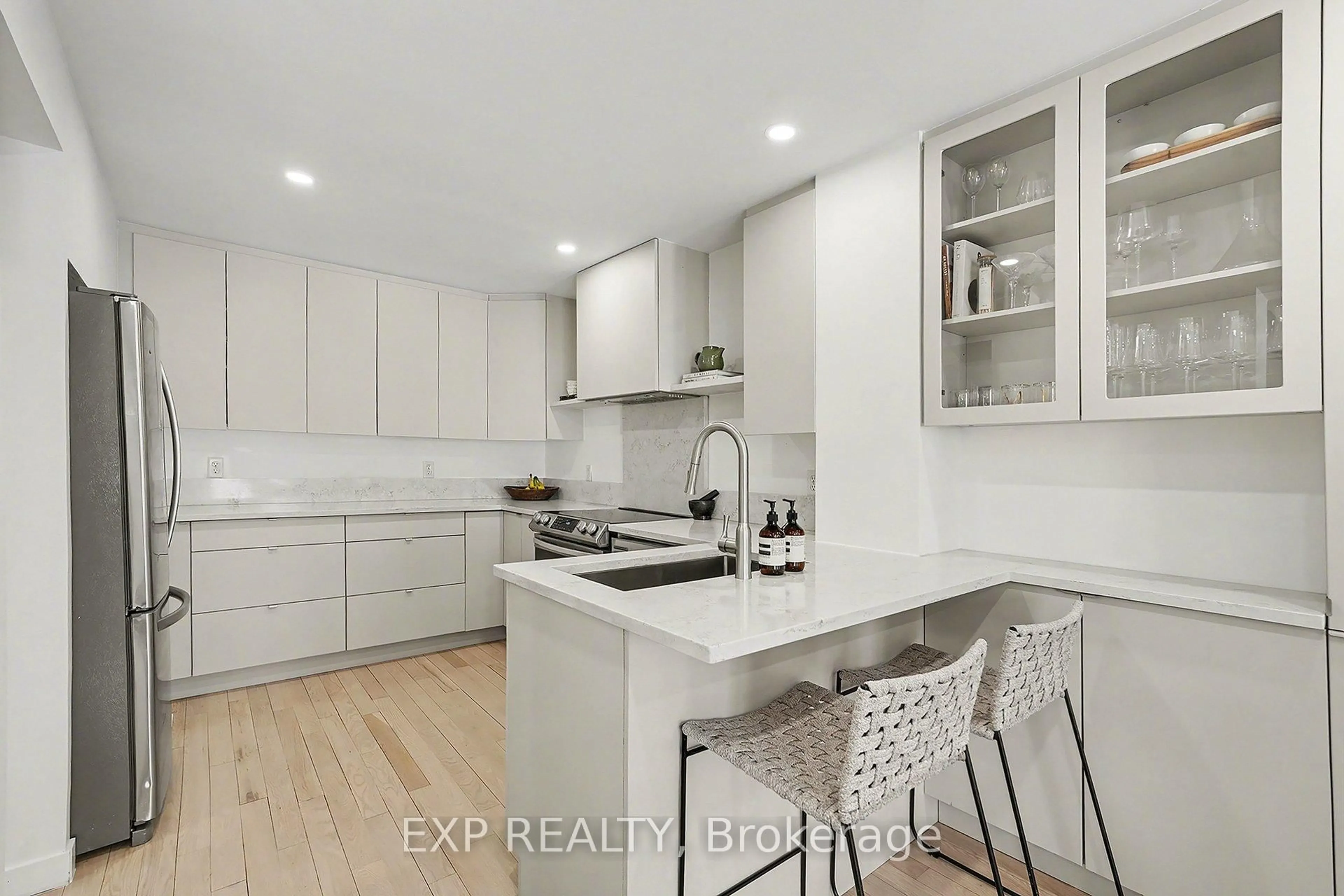 Unknown for 15 Hendrie Crt, Kanata Ontario K2L 4A4