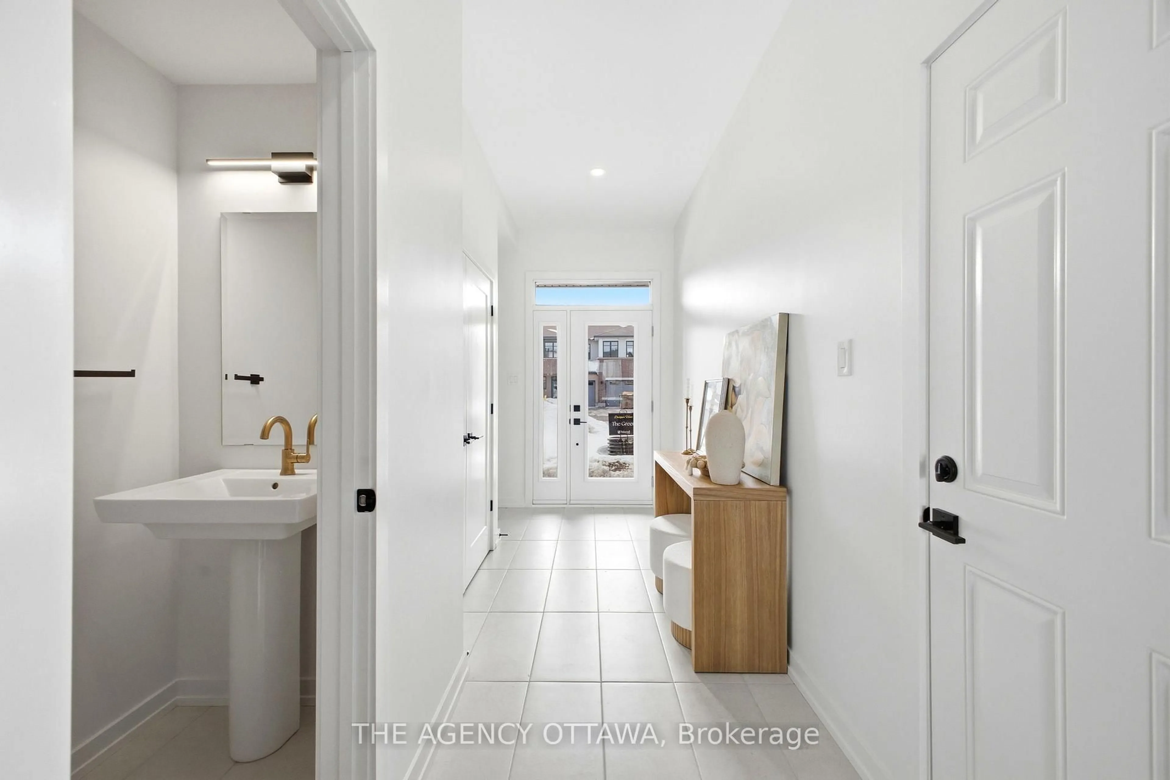 Indoor entryway for 1146 Cope Dr, Stittsville Ontario K2S 3C3