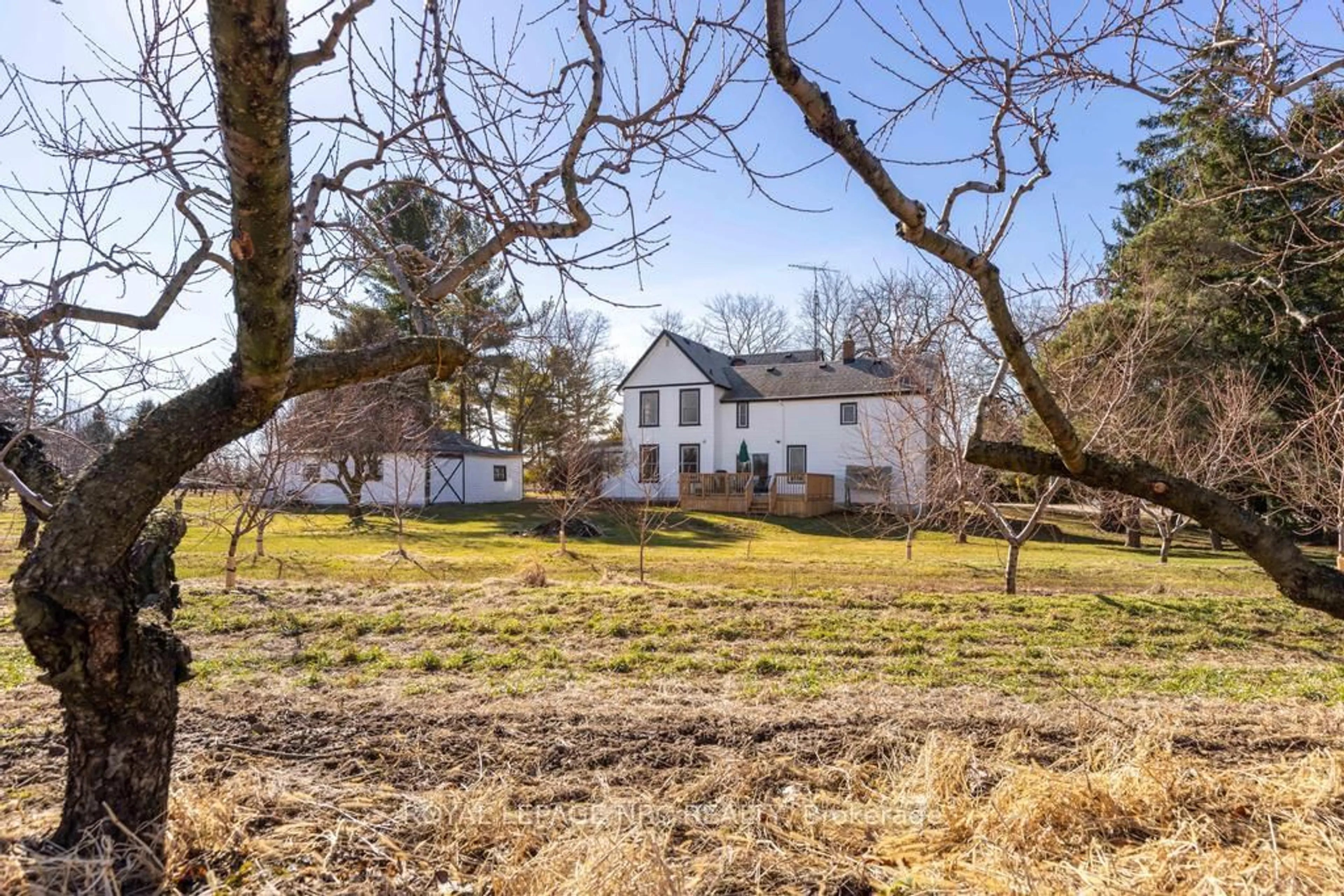 A pic from outside/outdoor area/front of a property/back of a property/a pic from drone, unknown for 245 Niven Rd, Niagara-on-the-Lake Ontario L0S 1J0