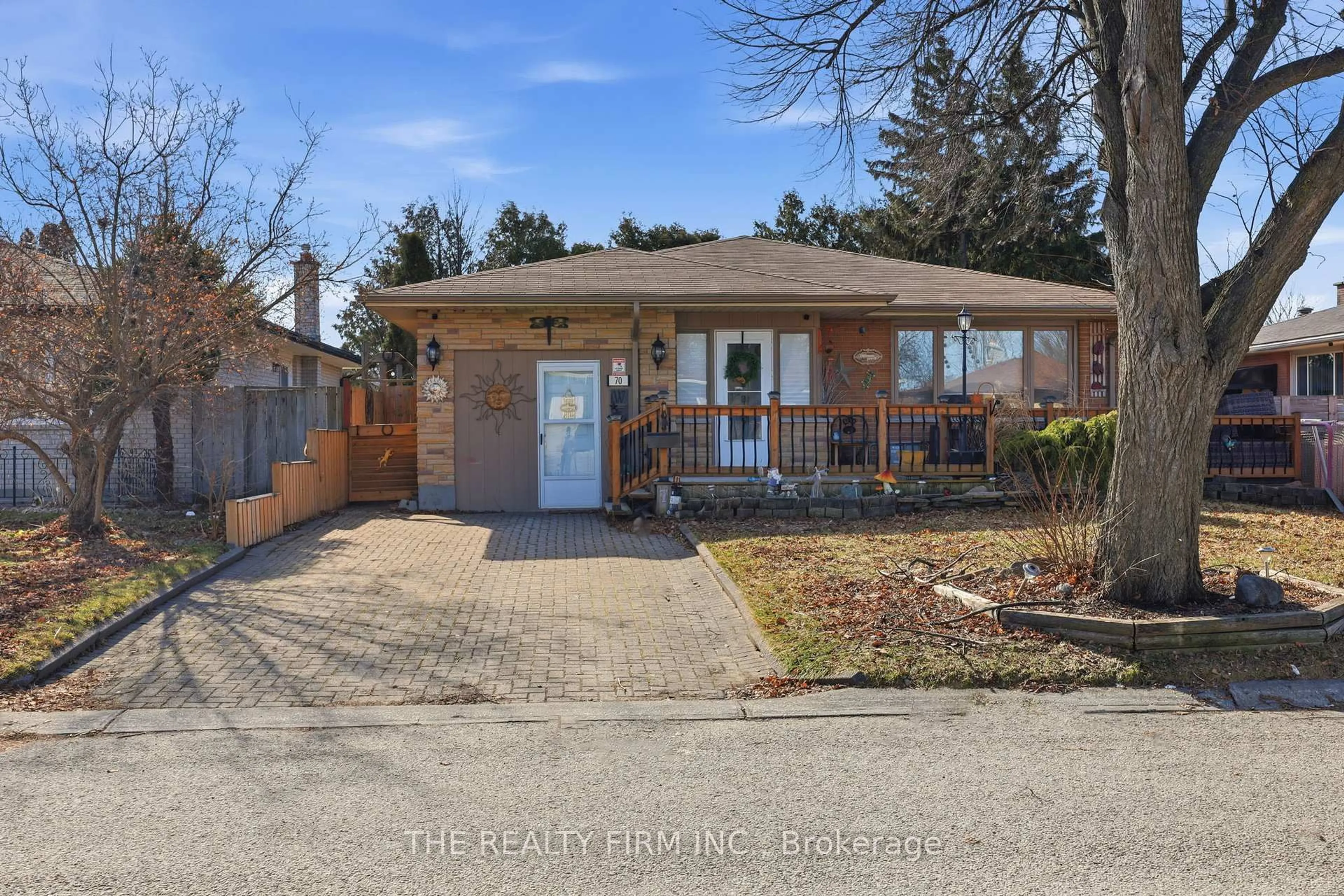 A pic from outside/outdoor area/front of a property/back of a property/a pic from drone, street for 70 Talavera Cres, London East Ontario N5V 1K8