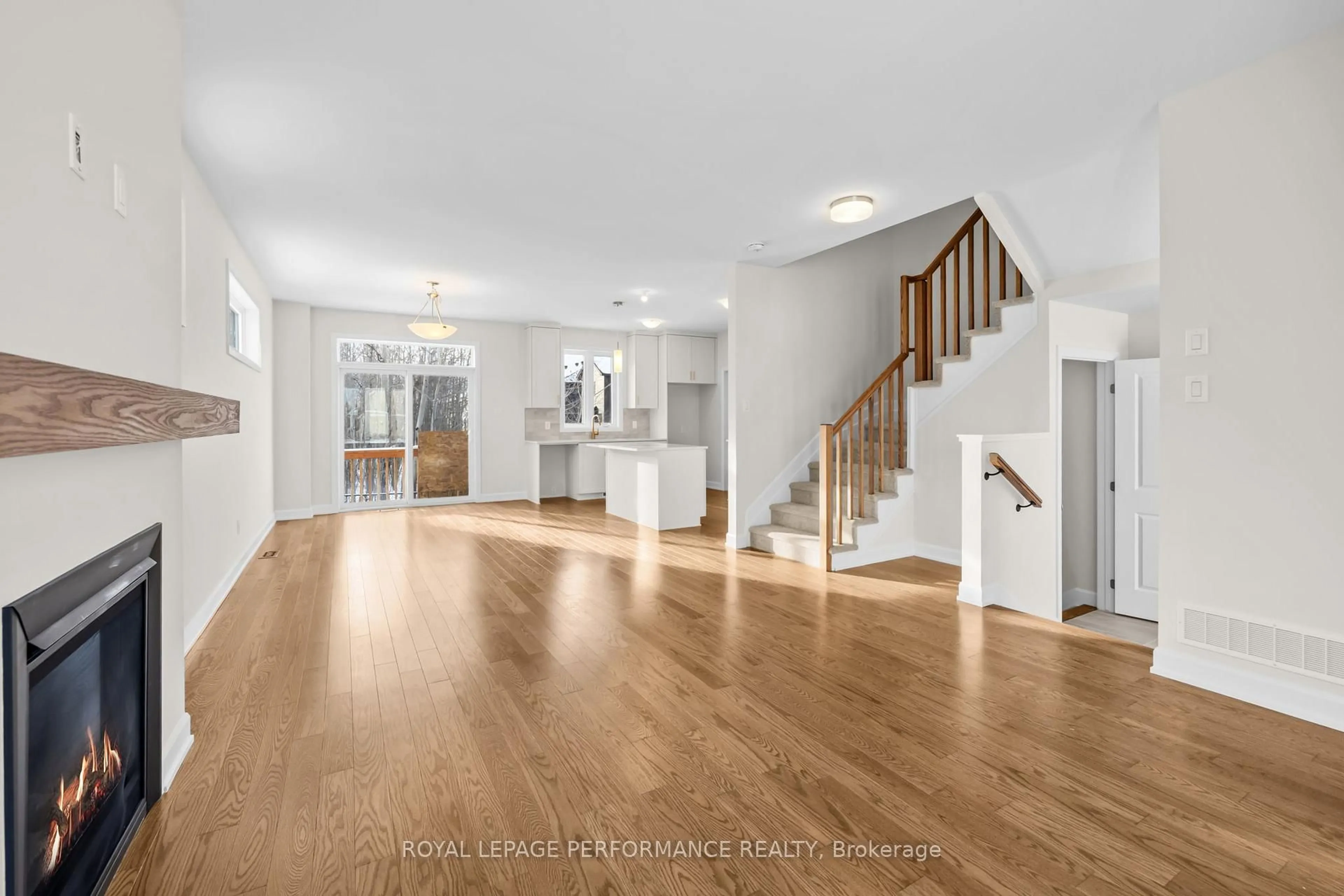 Unknown for 10 Academie St, Russell Ontario K0A 1W0