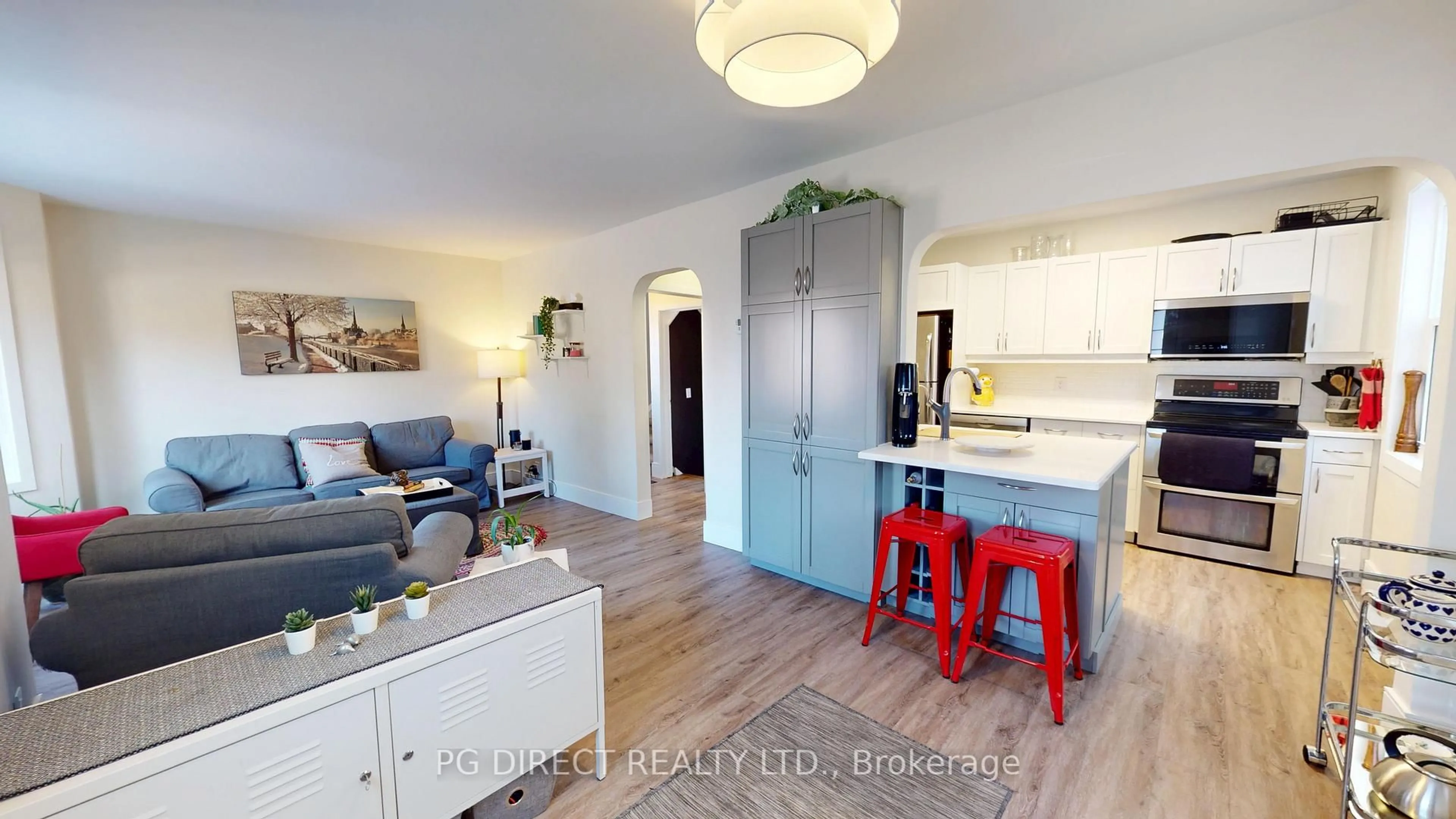 Open concept kitchen, wood/laminate floor for 35 Francis St, Cambridge Ontario N1S 1Z6