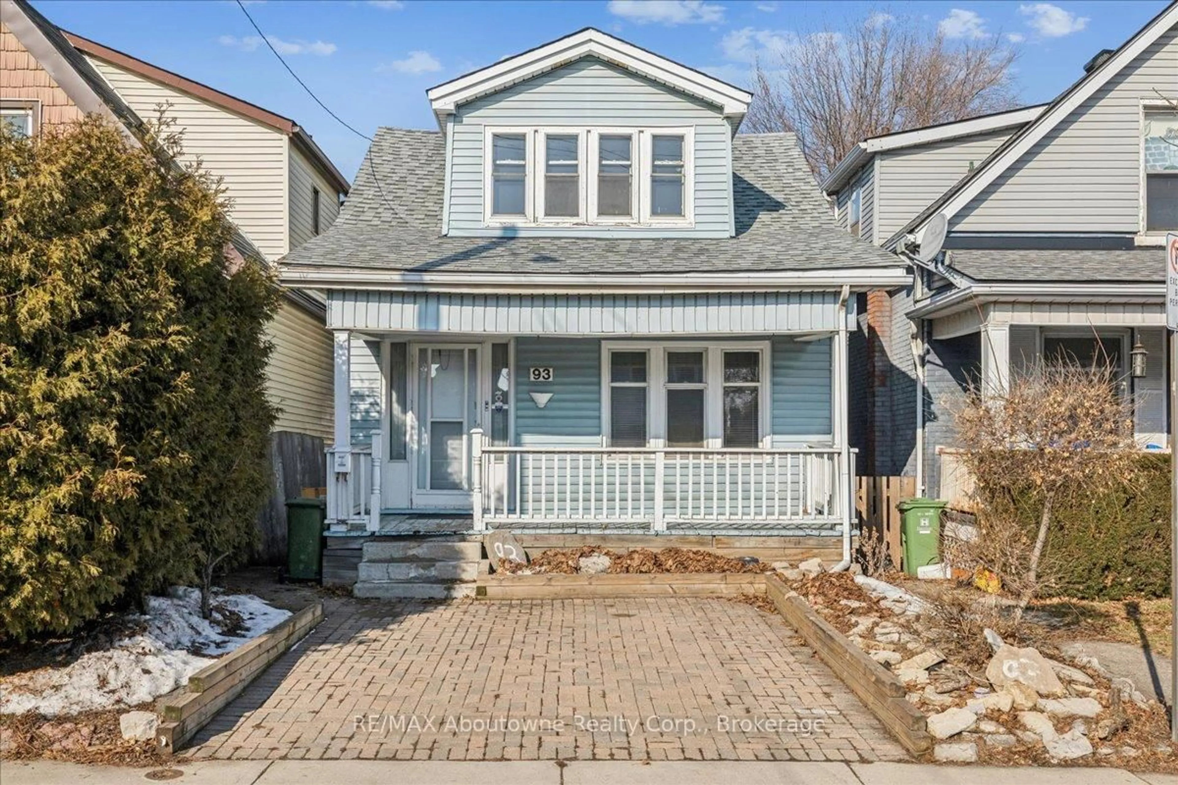 Home with vinyl exterior material, street for 93 Graham Ave, Hamilton Ontario L8H 4J8