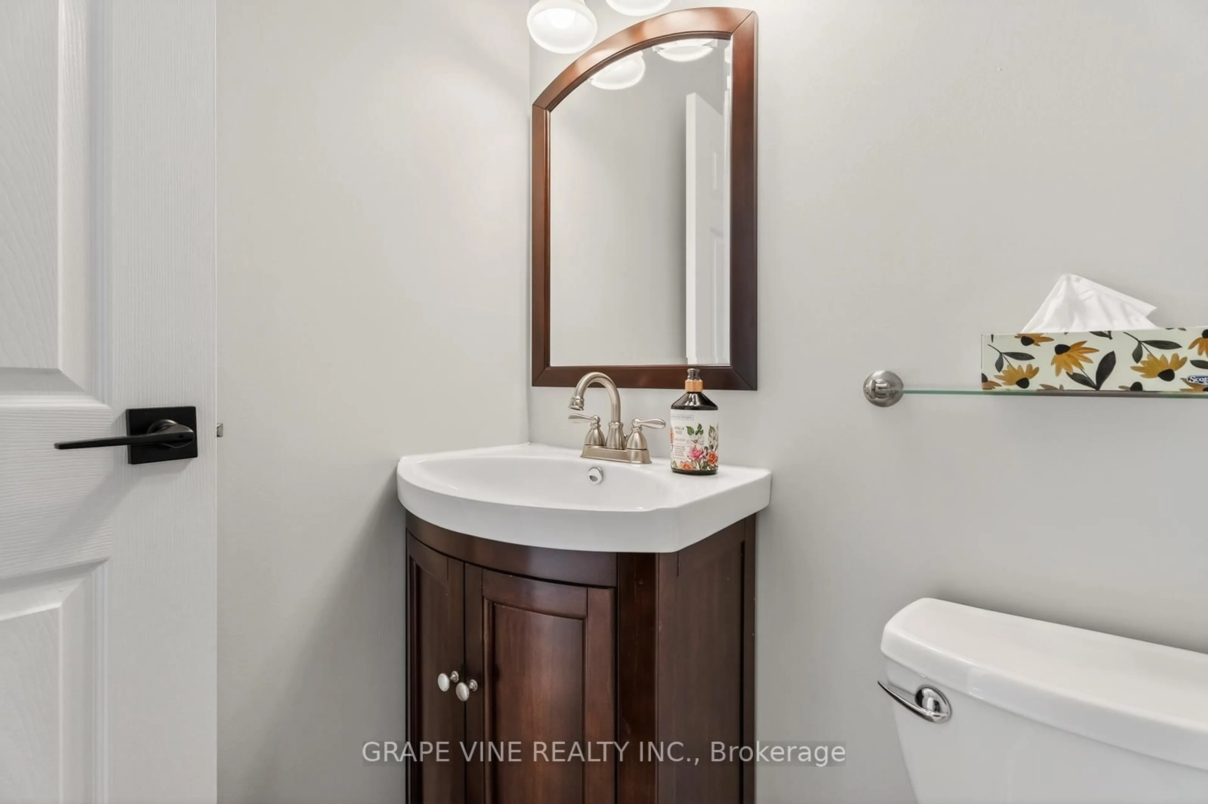 Standard bathroom, ceramic/tile floor for 3565 Downpatrick Rd #14, Ottawa Ontario K1V 8T3