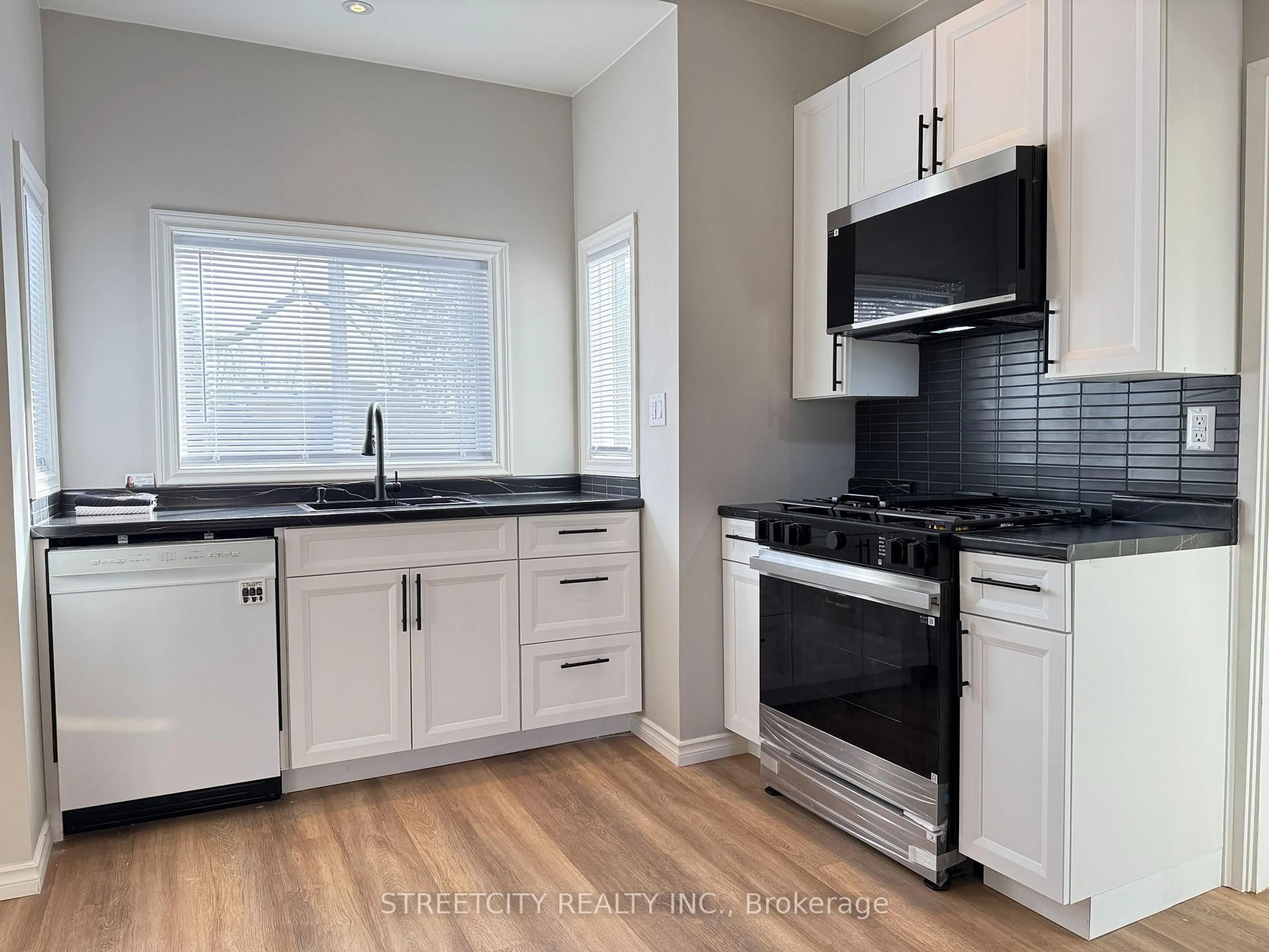 Open concept kitchen, unknown for 2593 DURYEE St, Oil Springs Ontario N0N 1P0