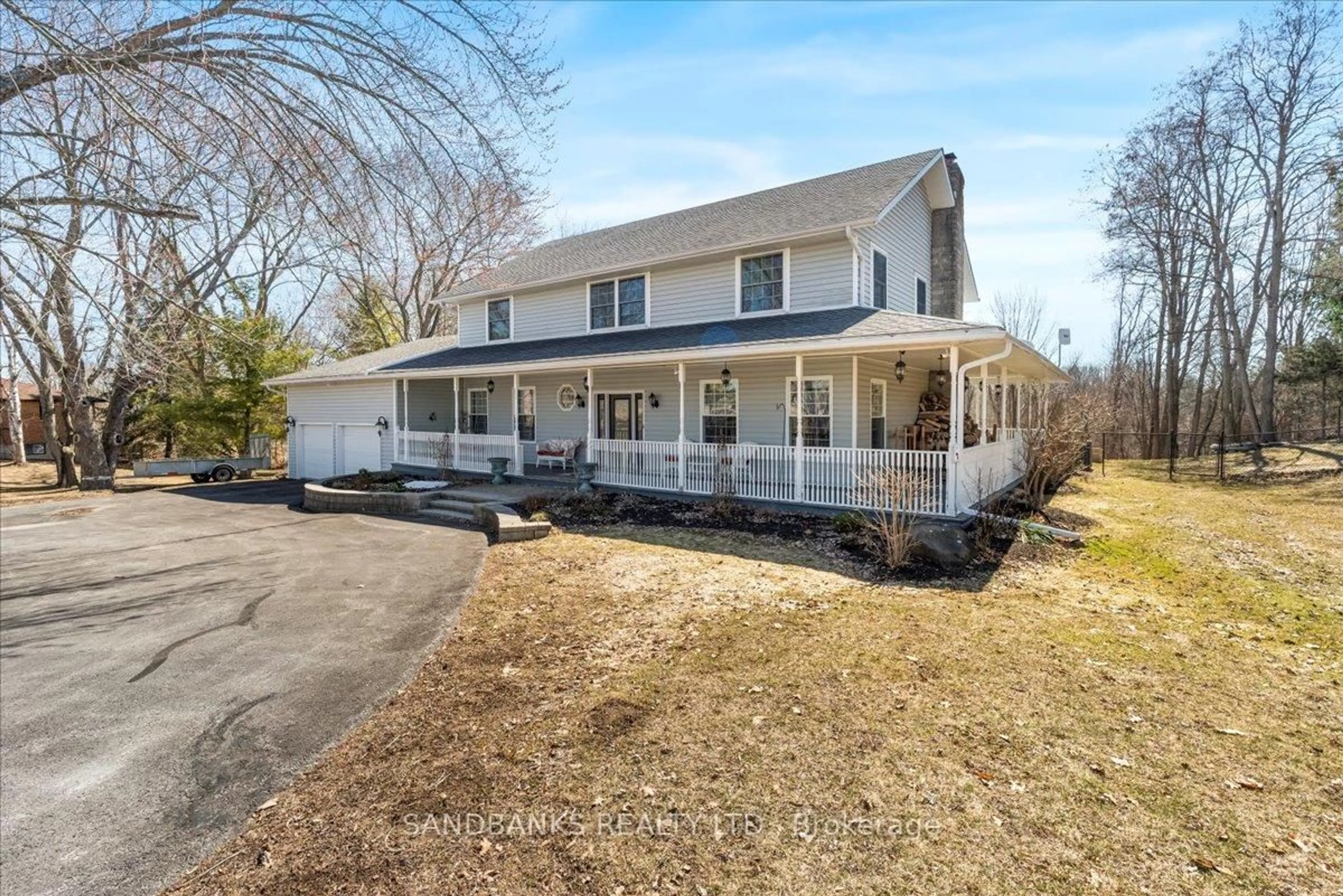 A pic from outside/outdoor area/front of a property/back of a property/a pic from drone, street for 108 MURRAY St, Ingleside Ontario K8V 5P4