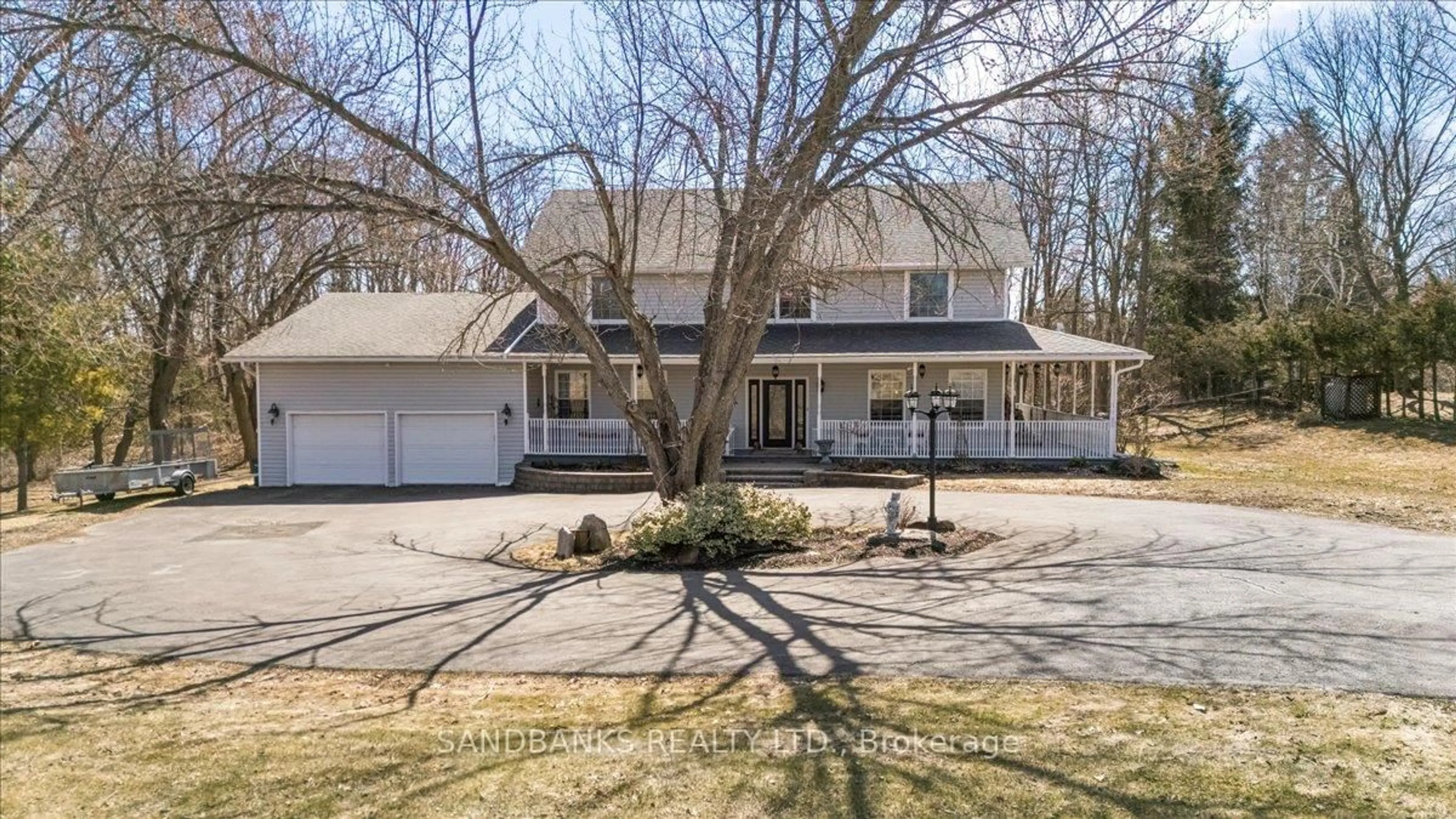 A pic from outside/outdoor area/front of a property/back of a property/a pic from drone, street for 108 MURRAY St, Ingleside Ontario K8V 5P4