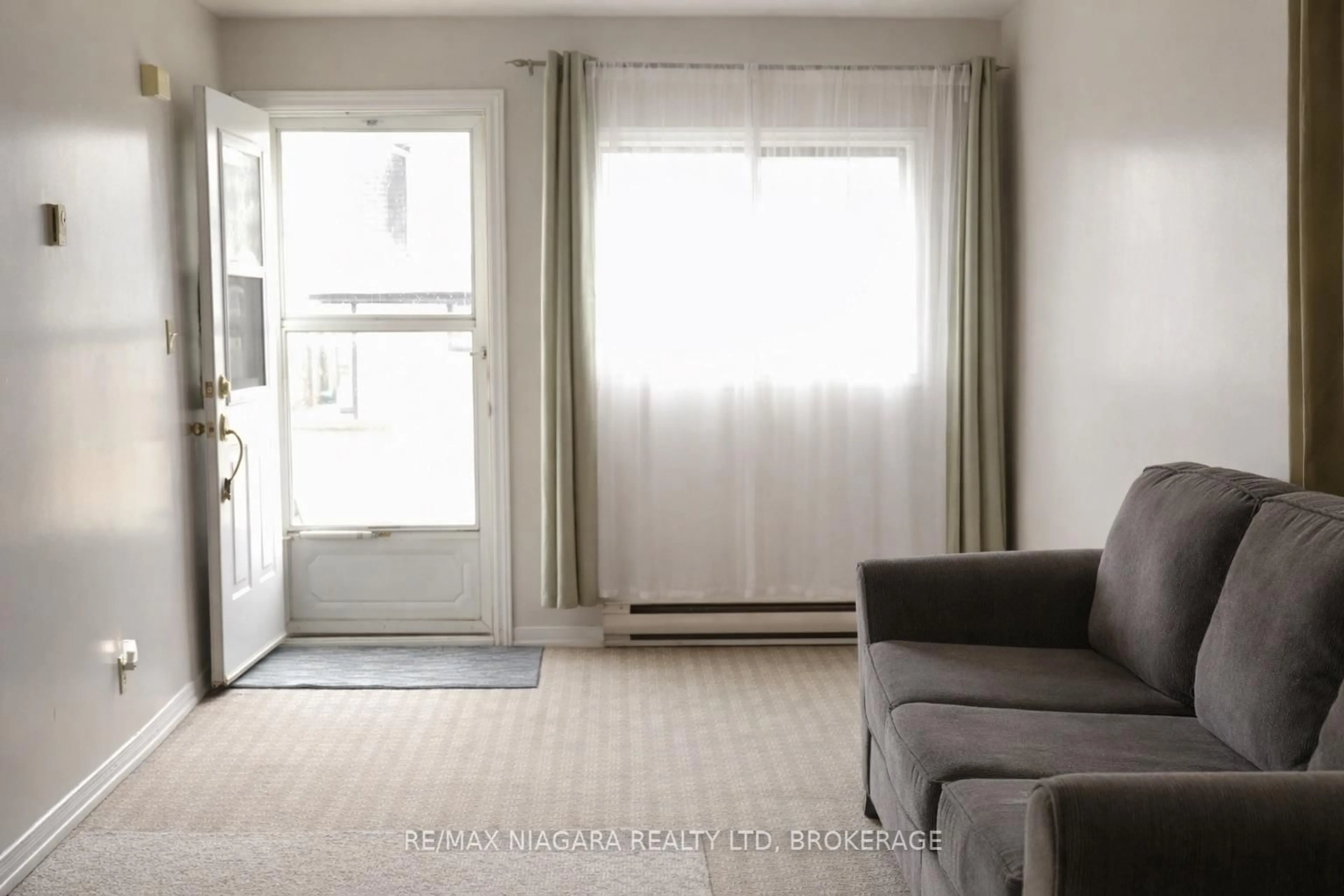 A pic of a room for 319 Beechwood Ave, Fort Erie Ontario L0S 1B0