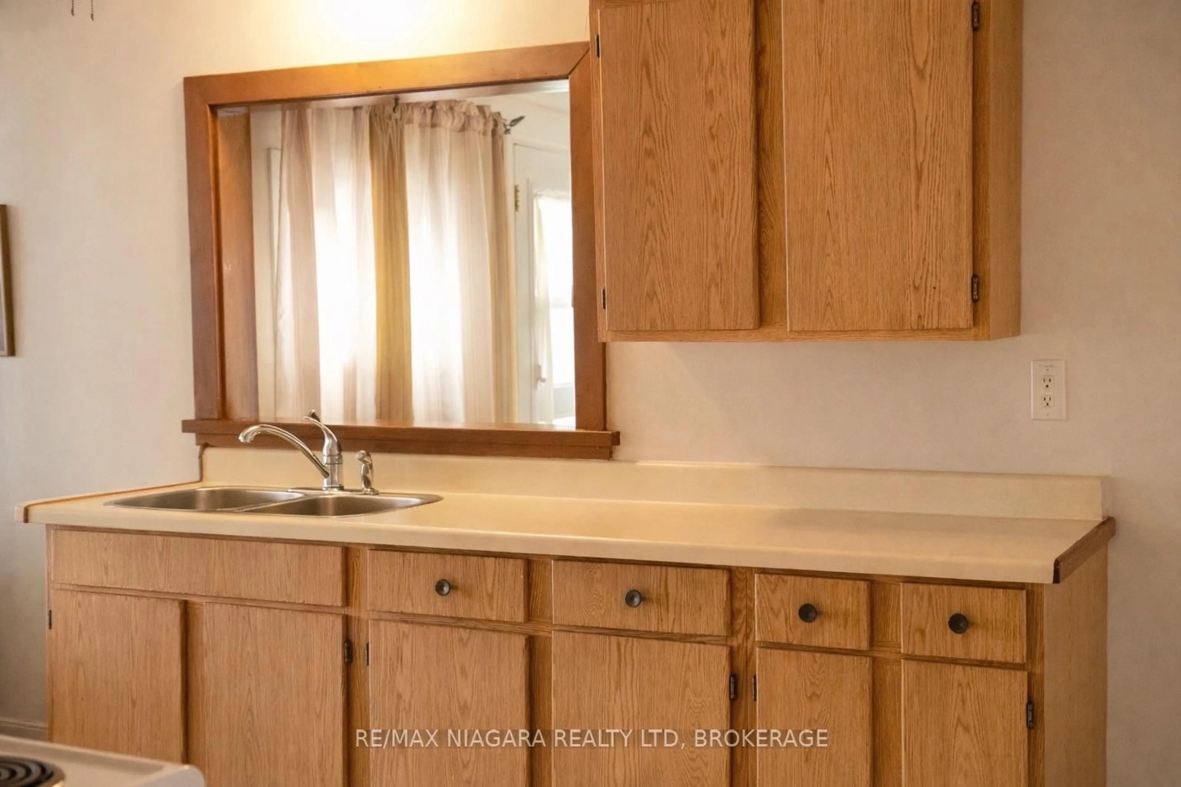 Standard kitchen, unknown for 319 Beechwood Ave, Fort Erie Ontario L0S 1B0