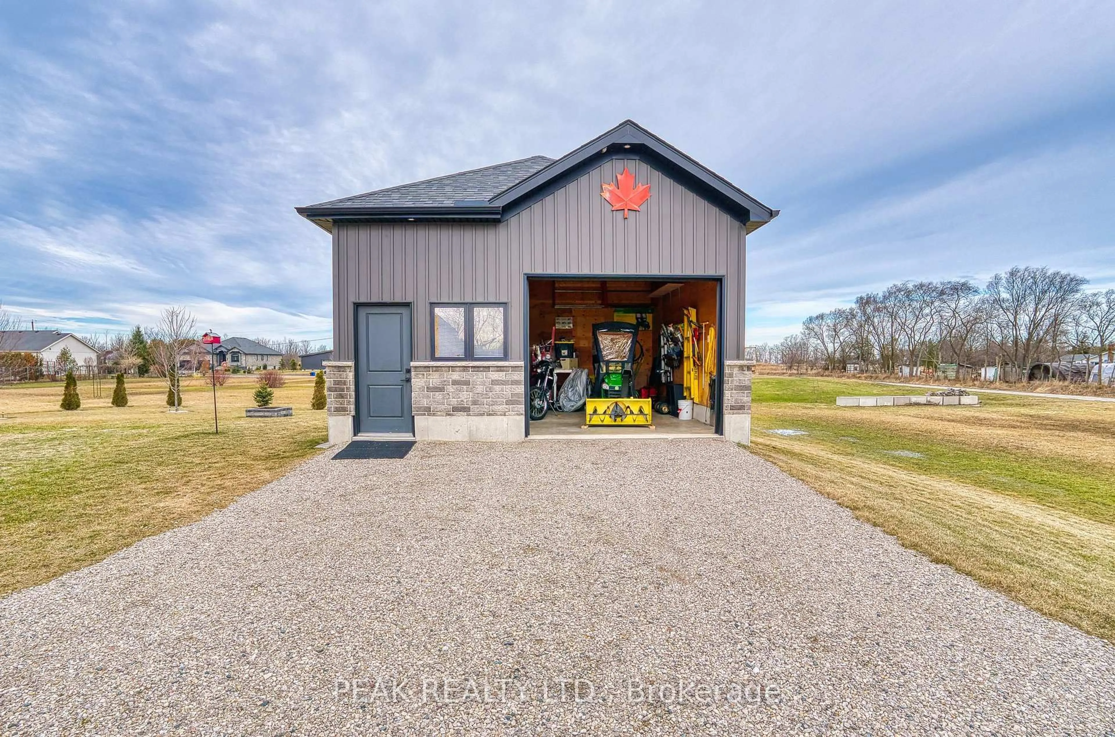 Indoor garage for 33 Wellington St, Ashfield-Colborne-Wawanosh Ontario N7A 3X9