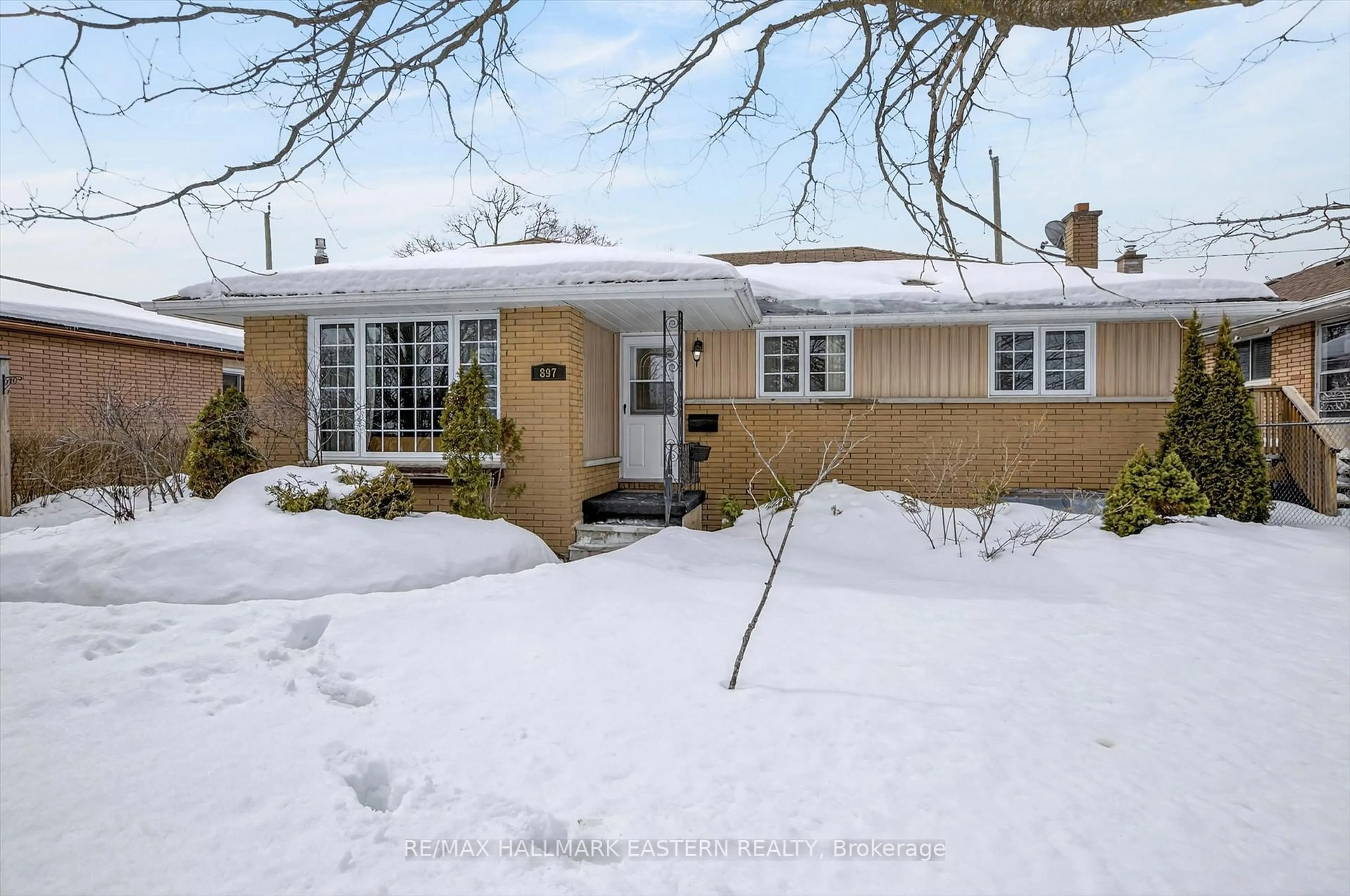 Home with vinyl exterior material, street for 897 Westdale Ave, Peterborough Ontario K9H 6C5