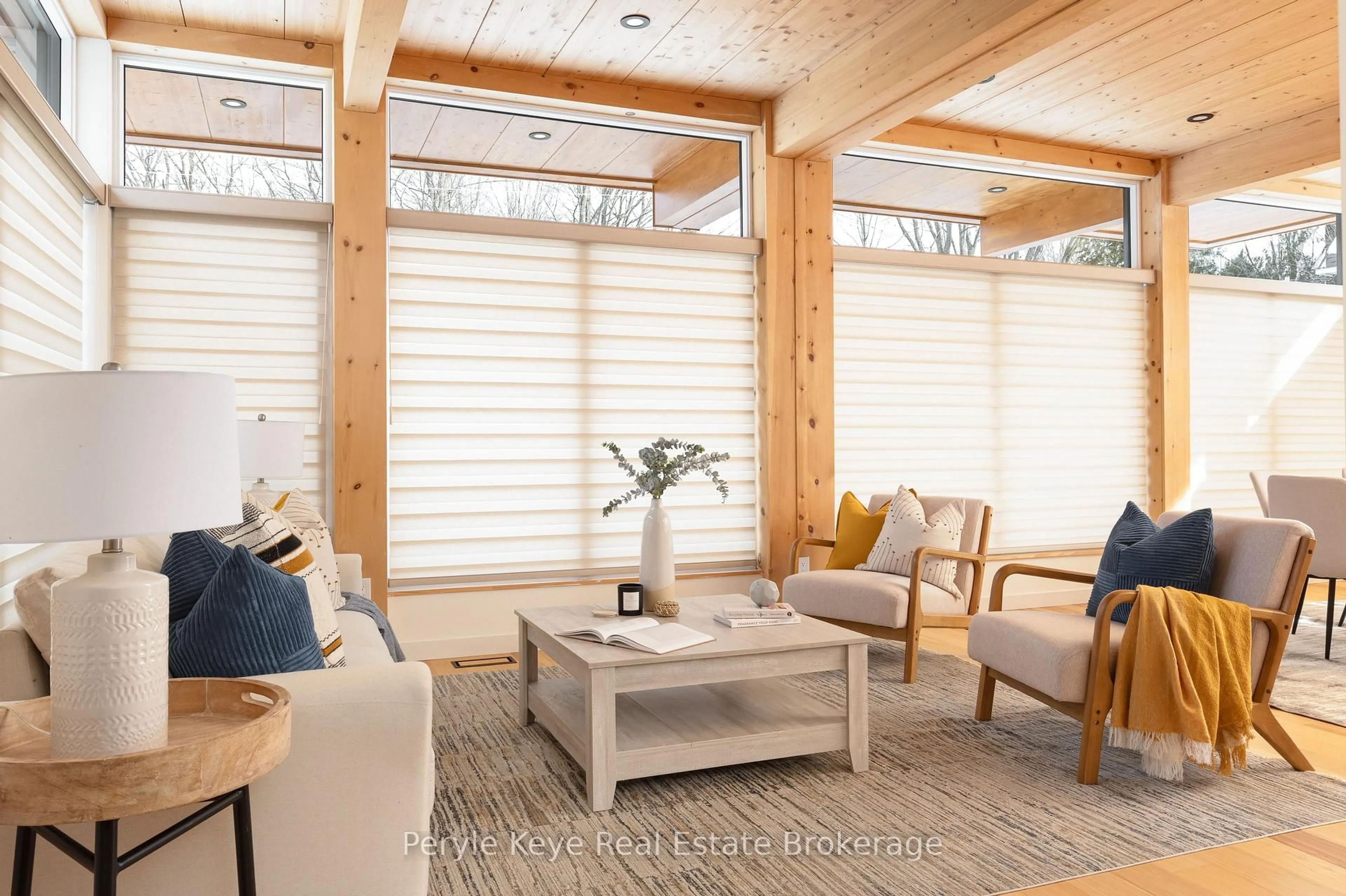 Living room with furniture, wood/laminate floor for 144 Shier St, Bracebridge Ontario P1L 1H1