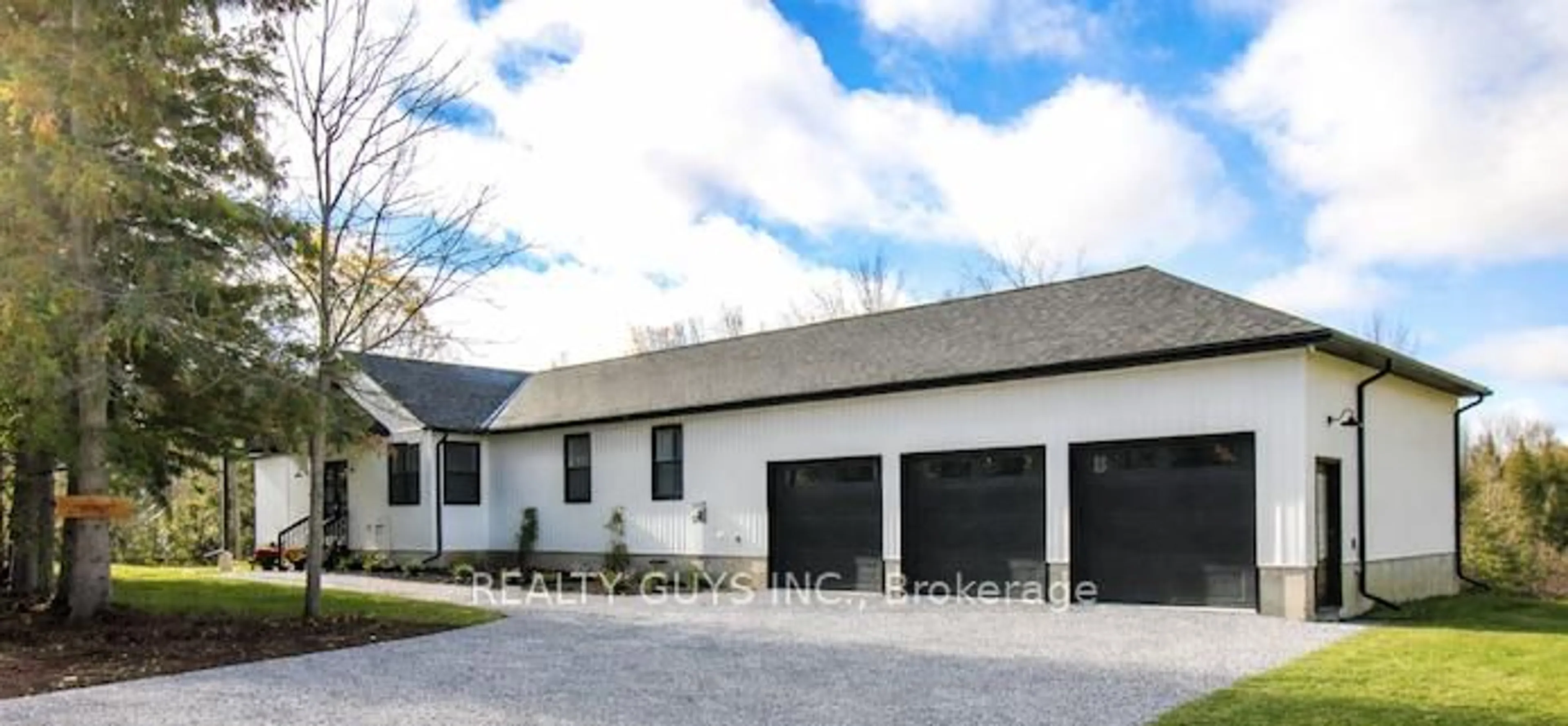 Indoor garage for 2 Ivy St, Kawartha Lakes Ontario K0L 2W0