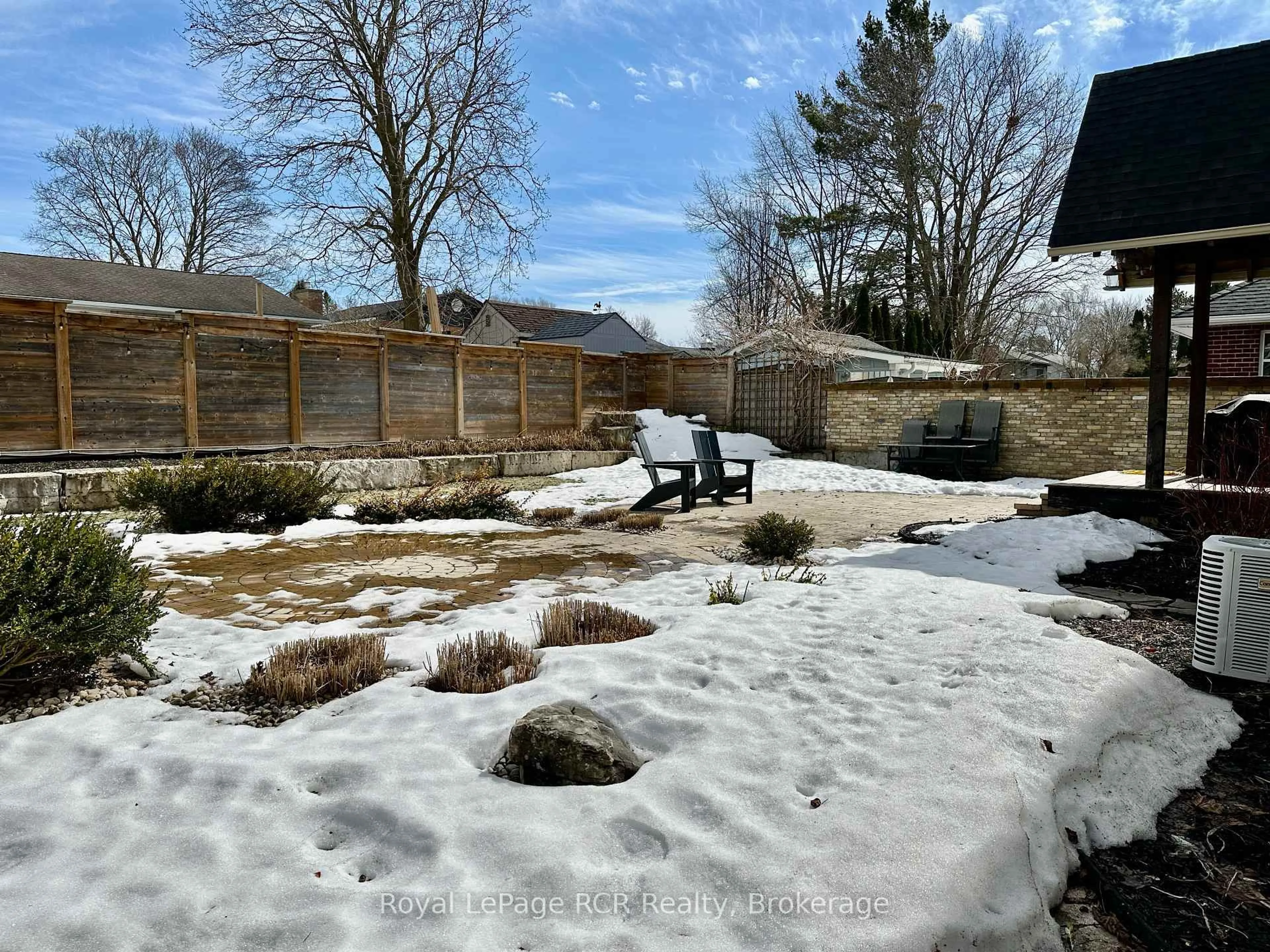 A pic from outside/outdoor area/front of a property/back of a property/a pic from drone, unknown for 241 4th Street Cres, Hanover Ontario N4N 3S9