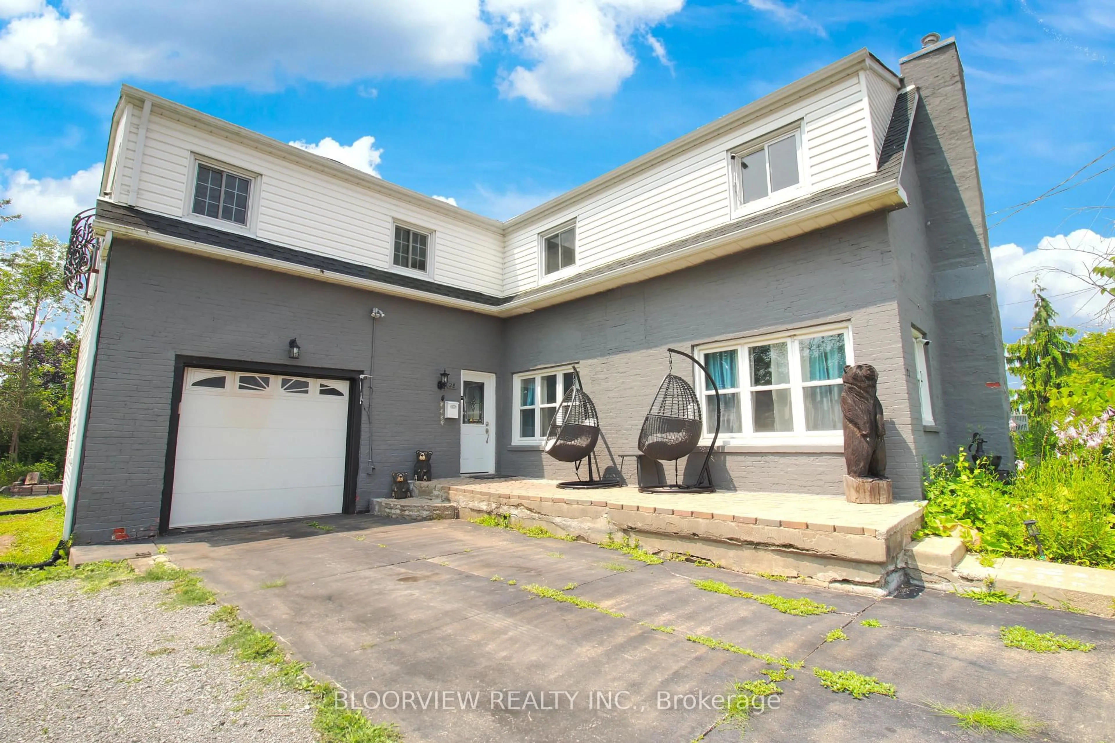 A pic from outside/outdoor area/front of a property/back of a property/a pic from drone, street for 28 Radford St, Fort Erie Ontario L2A 5H5