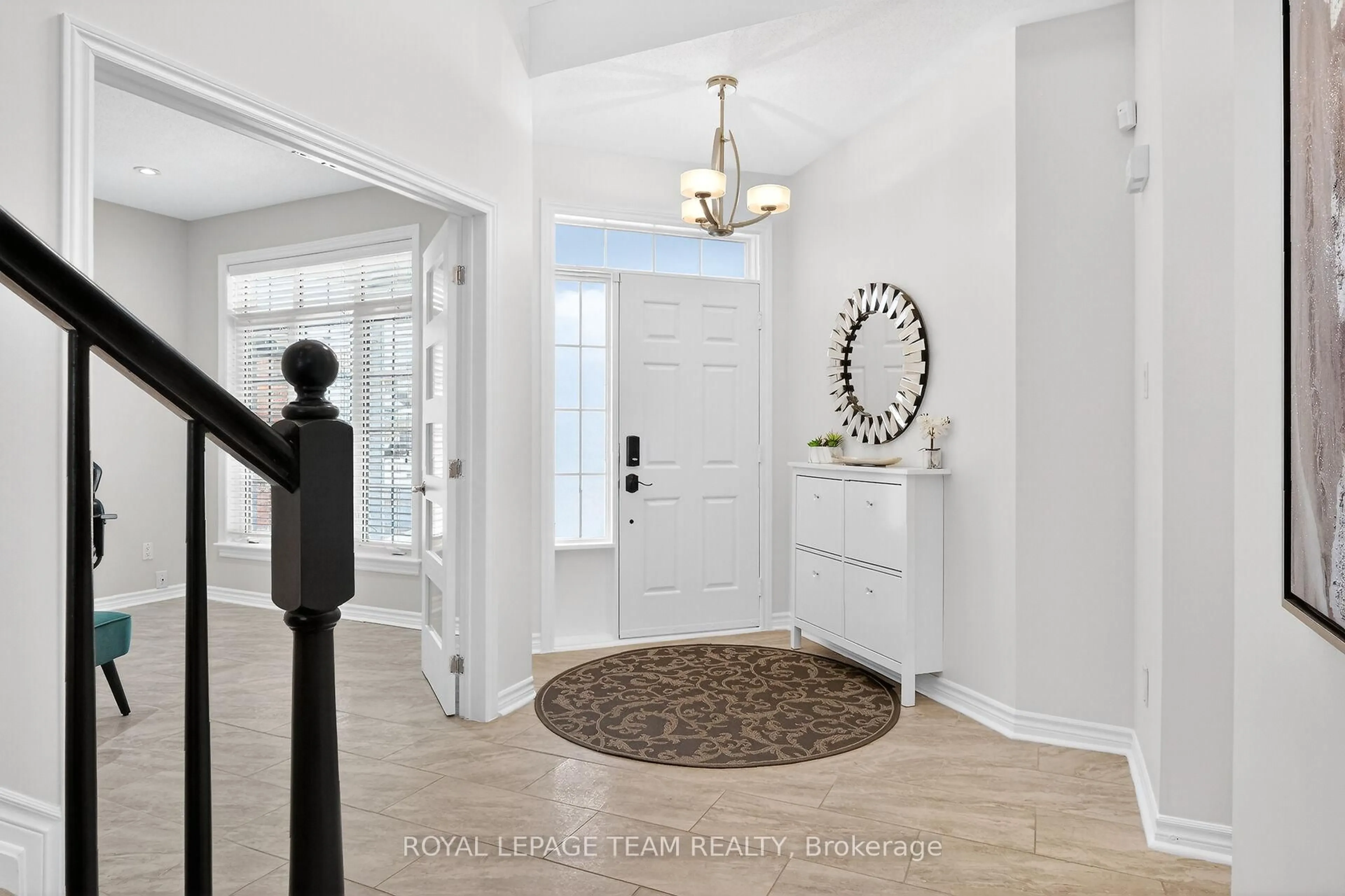 Indoor entryway for 68 Polo Lane, Ottawa Ontario K2M 2Y4