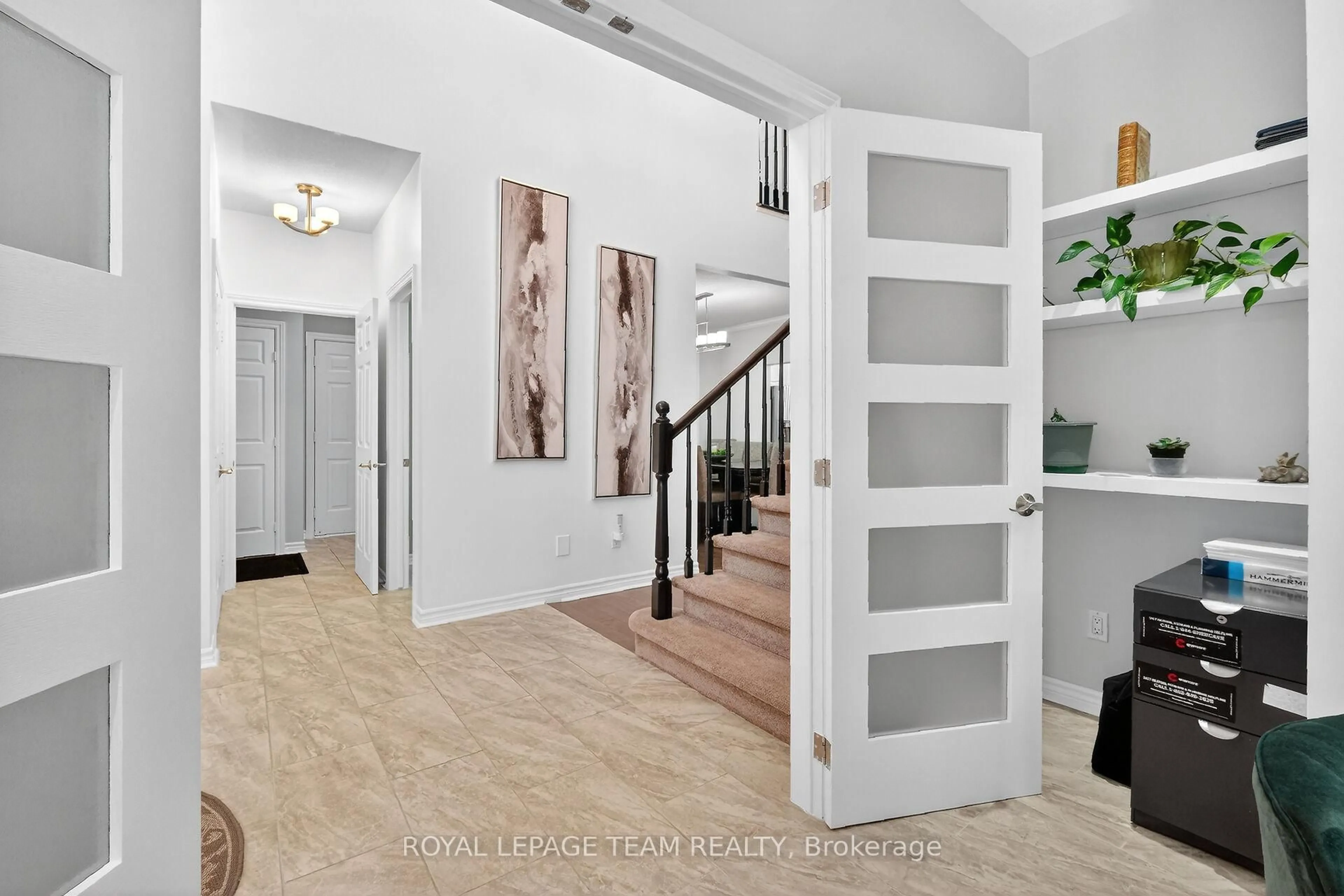 Indoor entryway for 68 Polo Lane, Ottawa Ontario K2M 2Y4