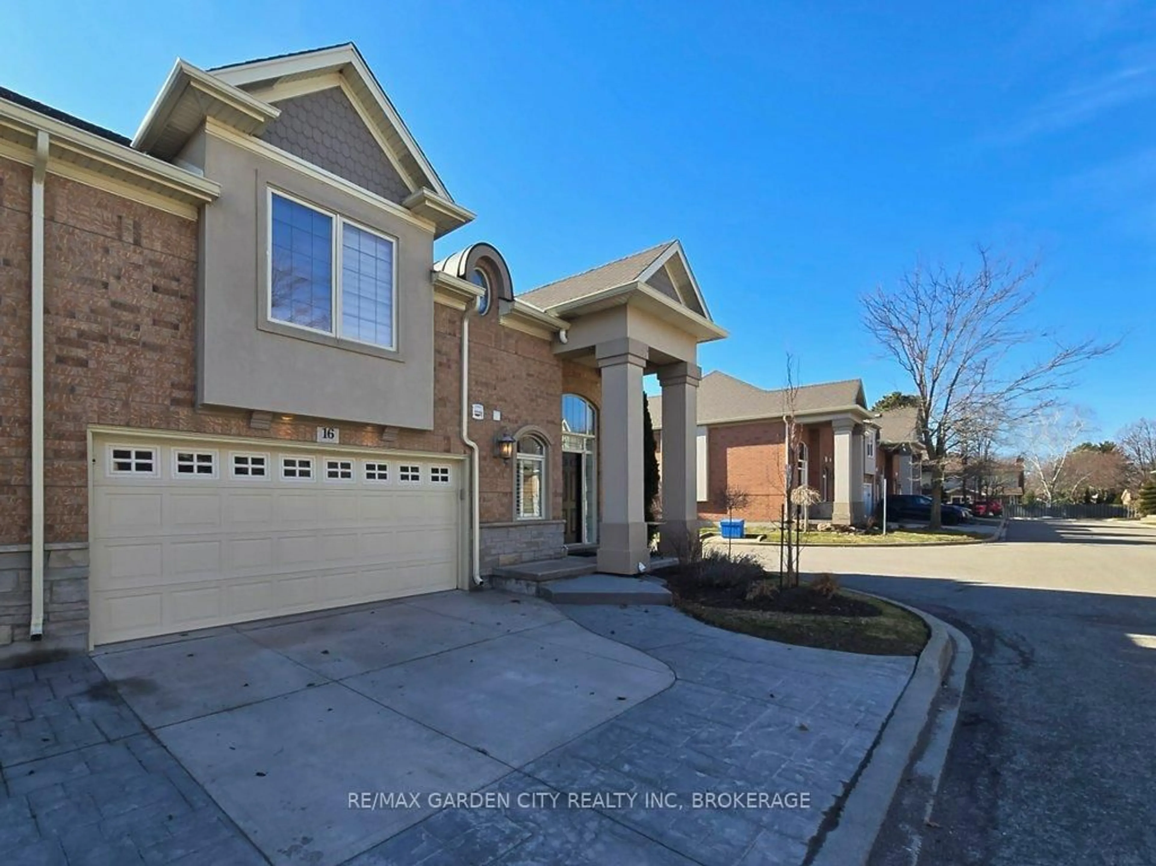 Home with brick exterior material, street for 31 Sawmill Rd #16, St. Catharines Ontario L2S 0A1