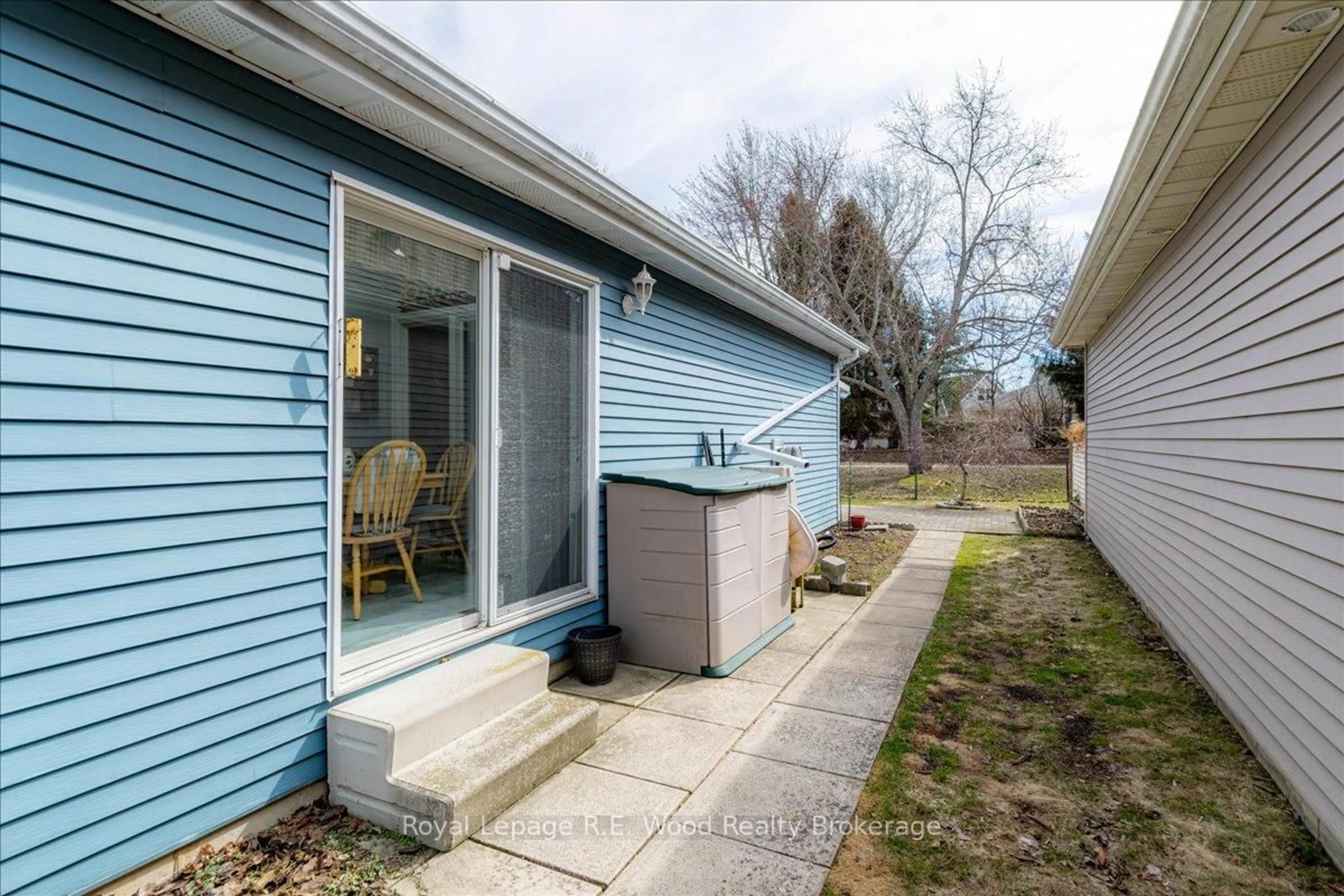 Patio, street for 5 Sinclair Dr, Tillsonburg Ontario N4G 5L6