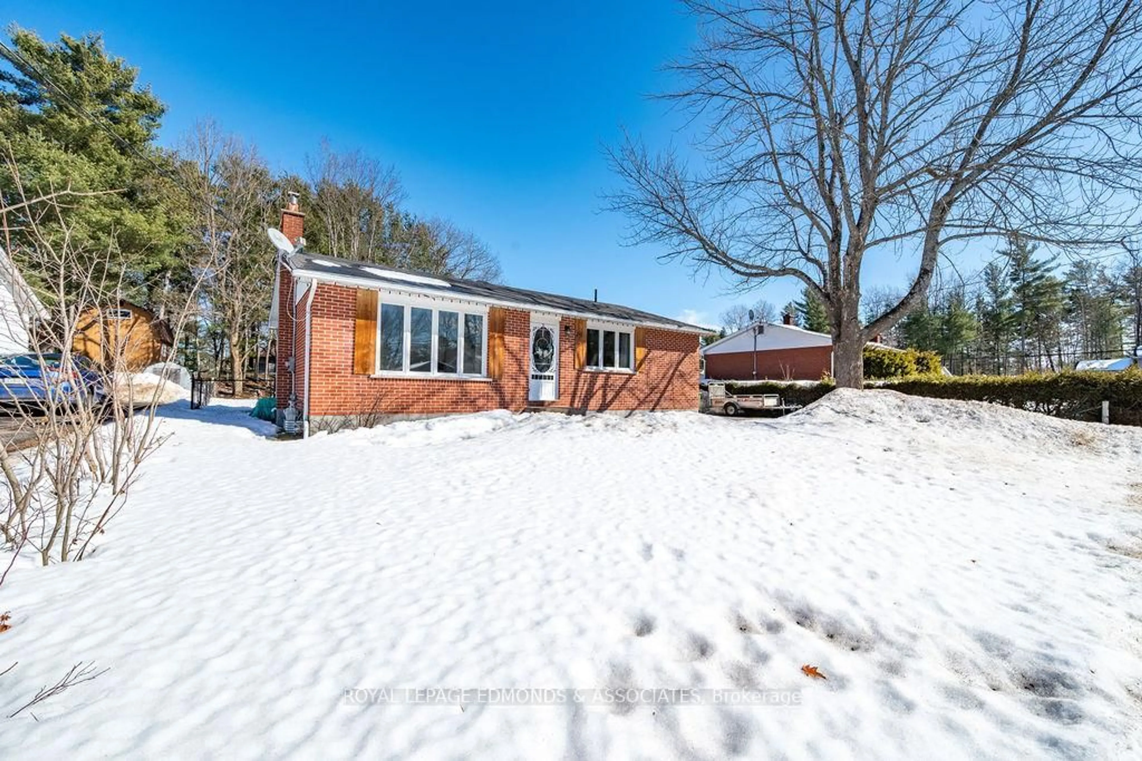 Unknown for 70 John St, Petawawa Ontario K8H 1S9