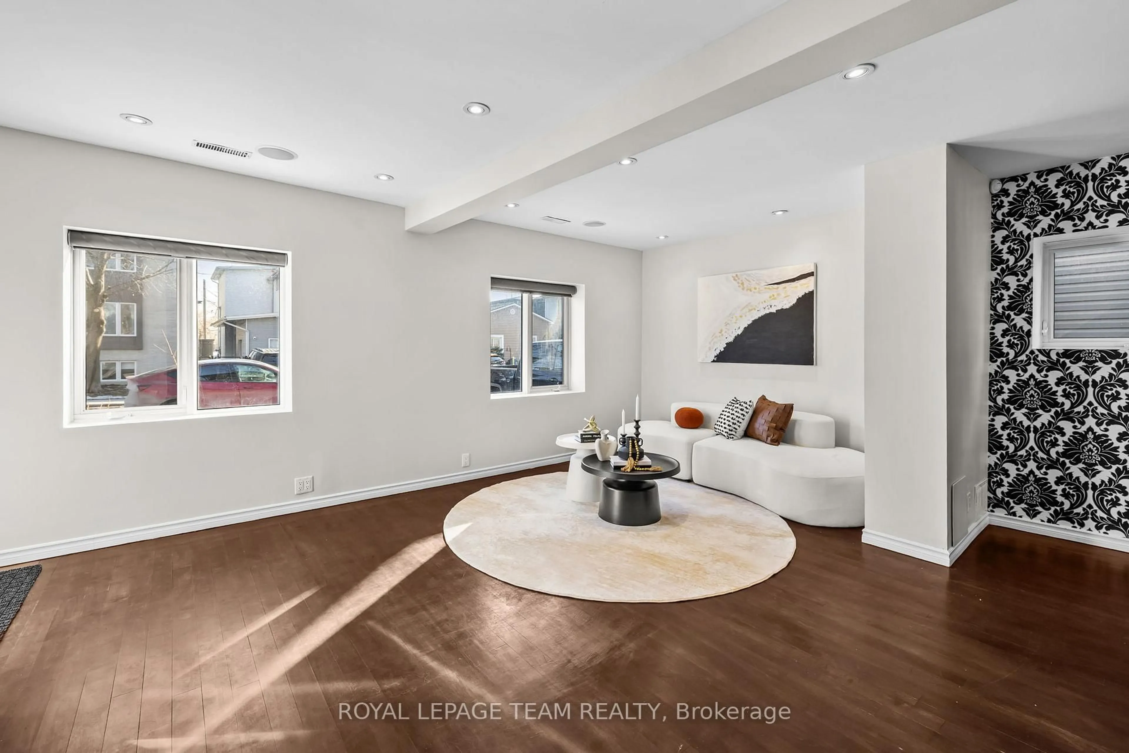 Living room with furniture, unknown for 44 Chestnut St, Ottawa Ontario K1S 1A1