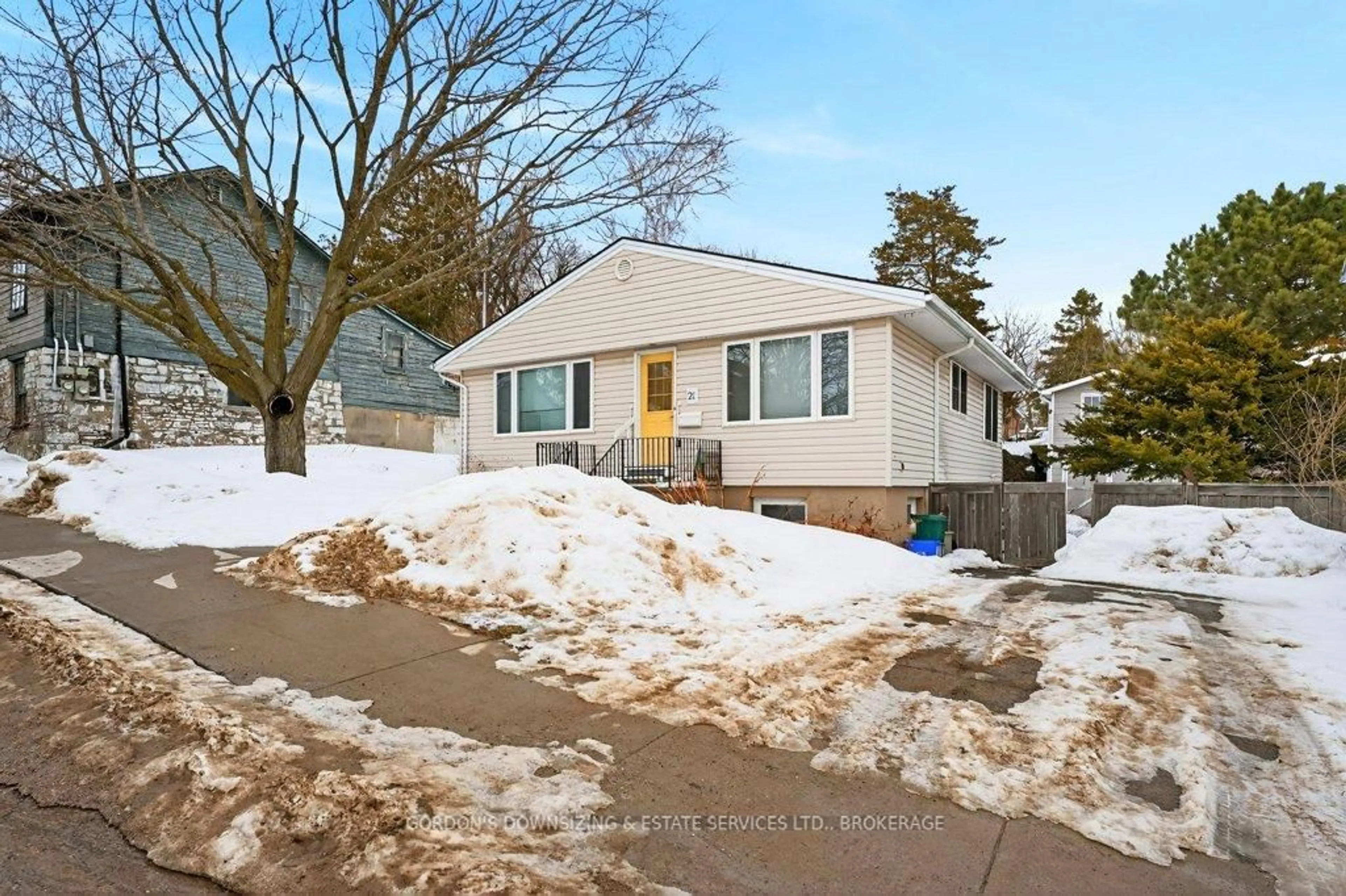 A pic from outside/outdoor area/front of a property/back of a property/a pic from drone, street for 21 Richard St, Kingston Ontario K7M 2J3