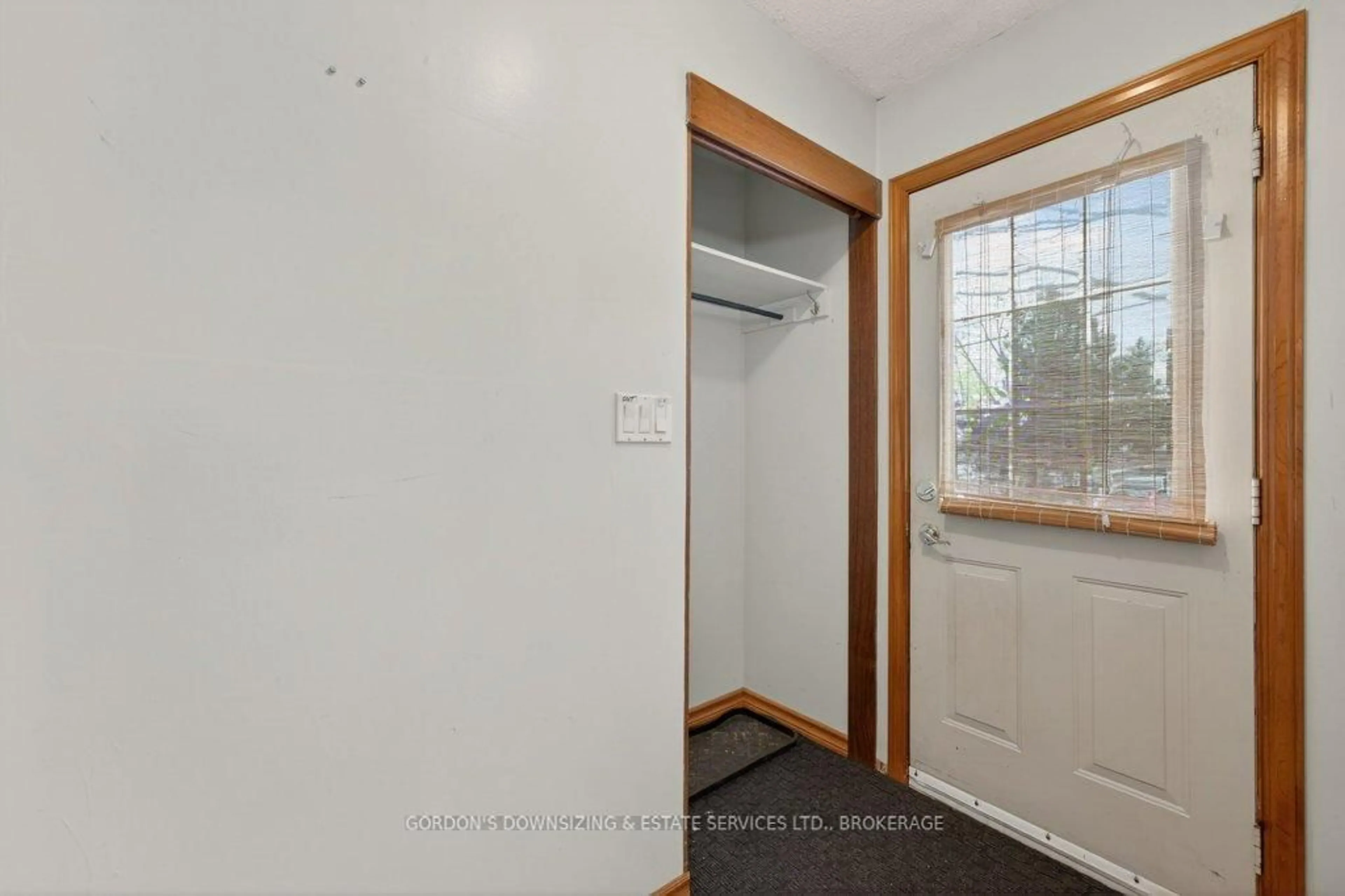 Indoor entryway for 21 Richard St, Kingston Ontario K7M 2J3