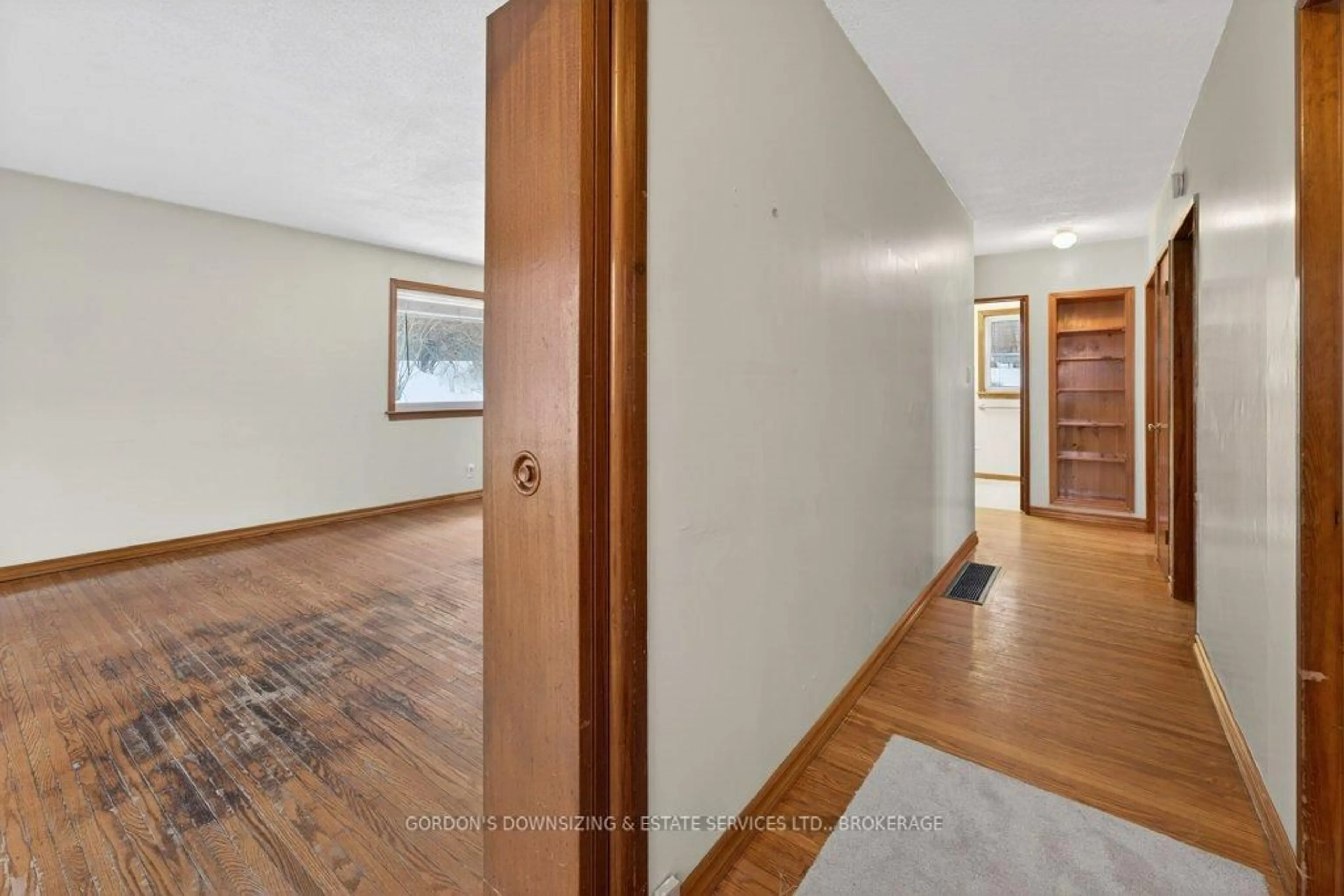 Indoor foyer for 21 Richard St, Kingston Ontario K7M 2J3